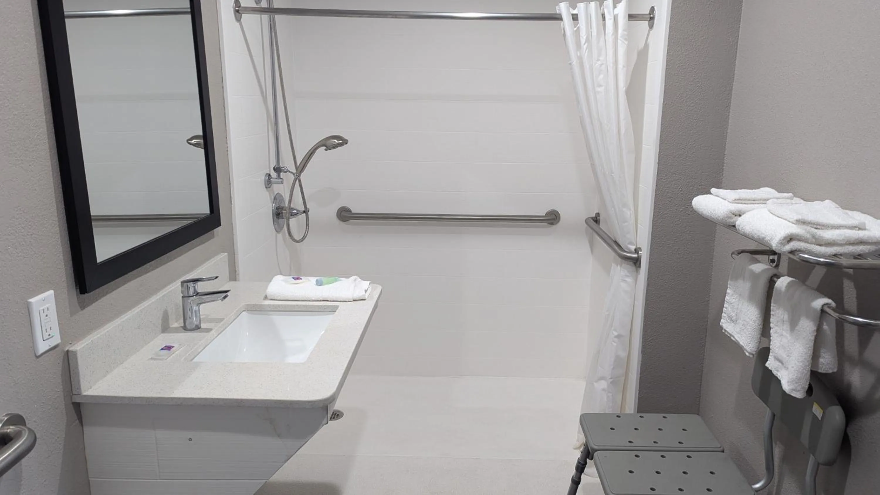 Bathroom in Motel 6-Victoria, TX