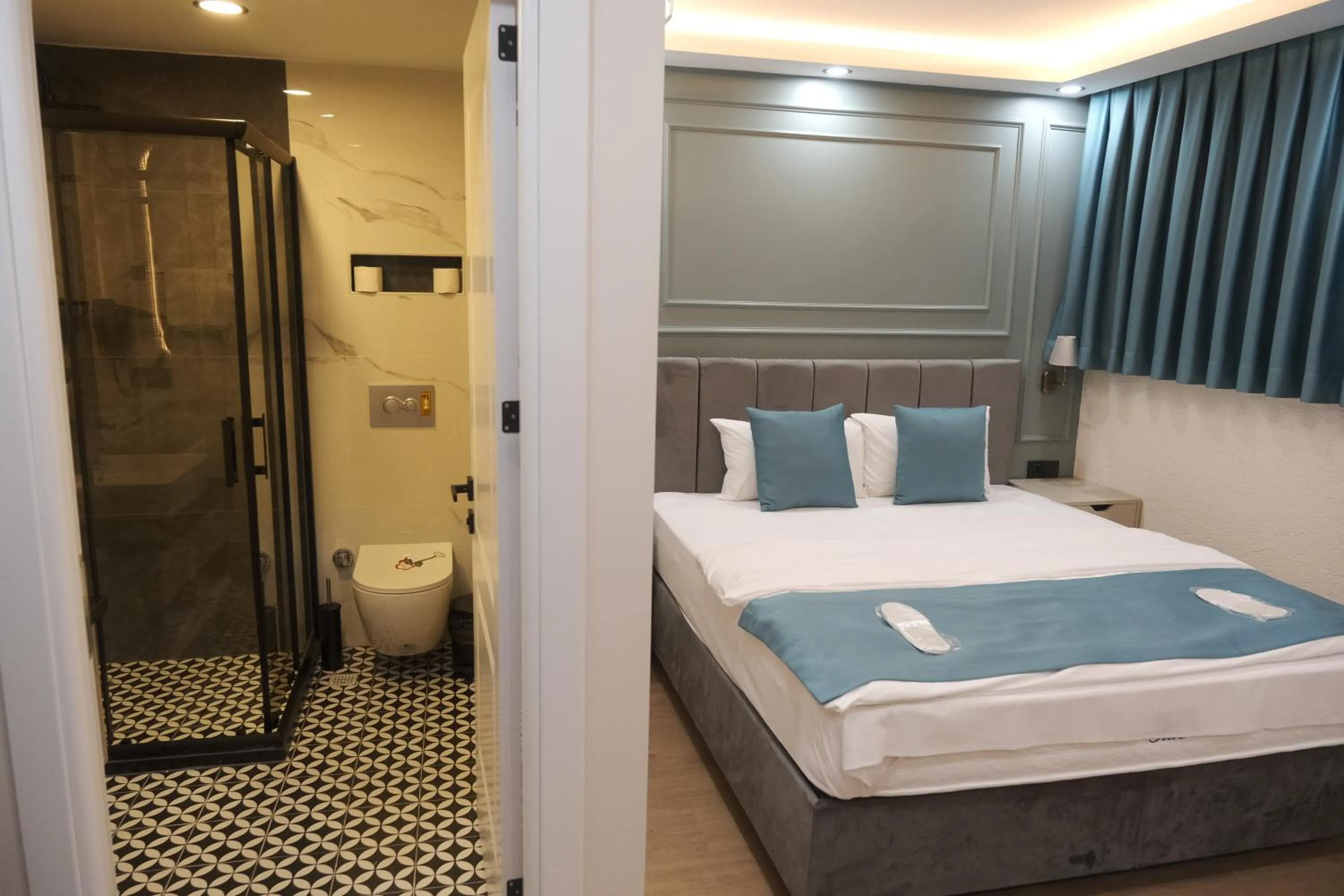 Photo of the whole room, Bed in Florya House Hotel