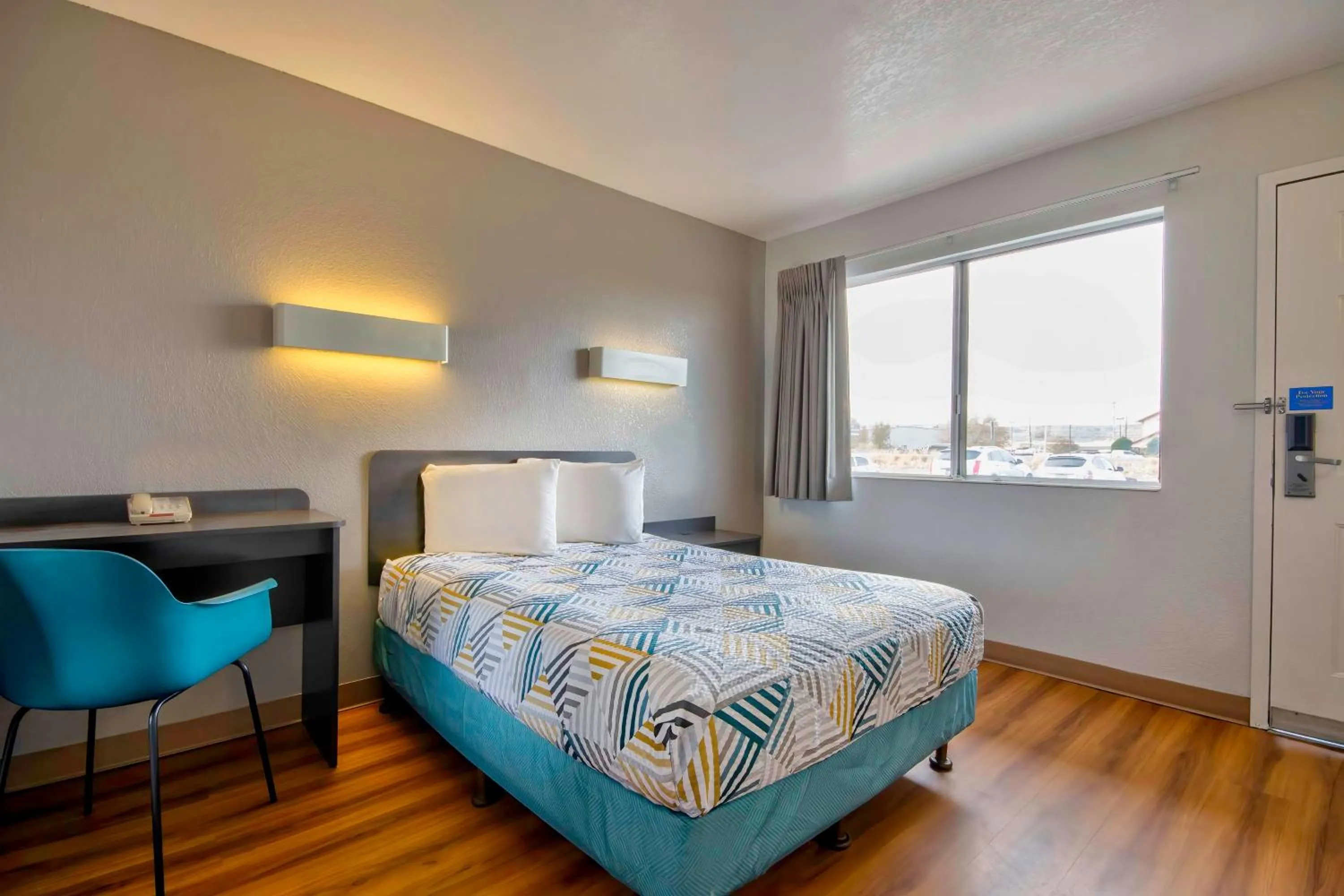 Bedroom, Bed in Motel 6-Farmington, NM