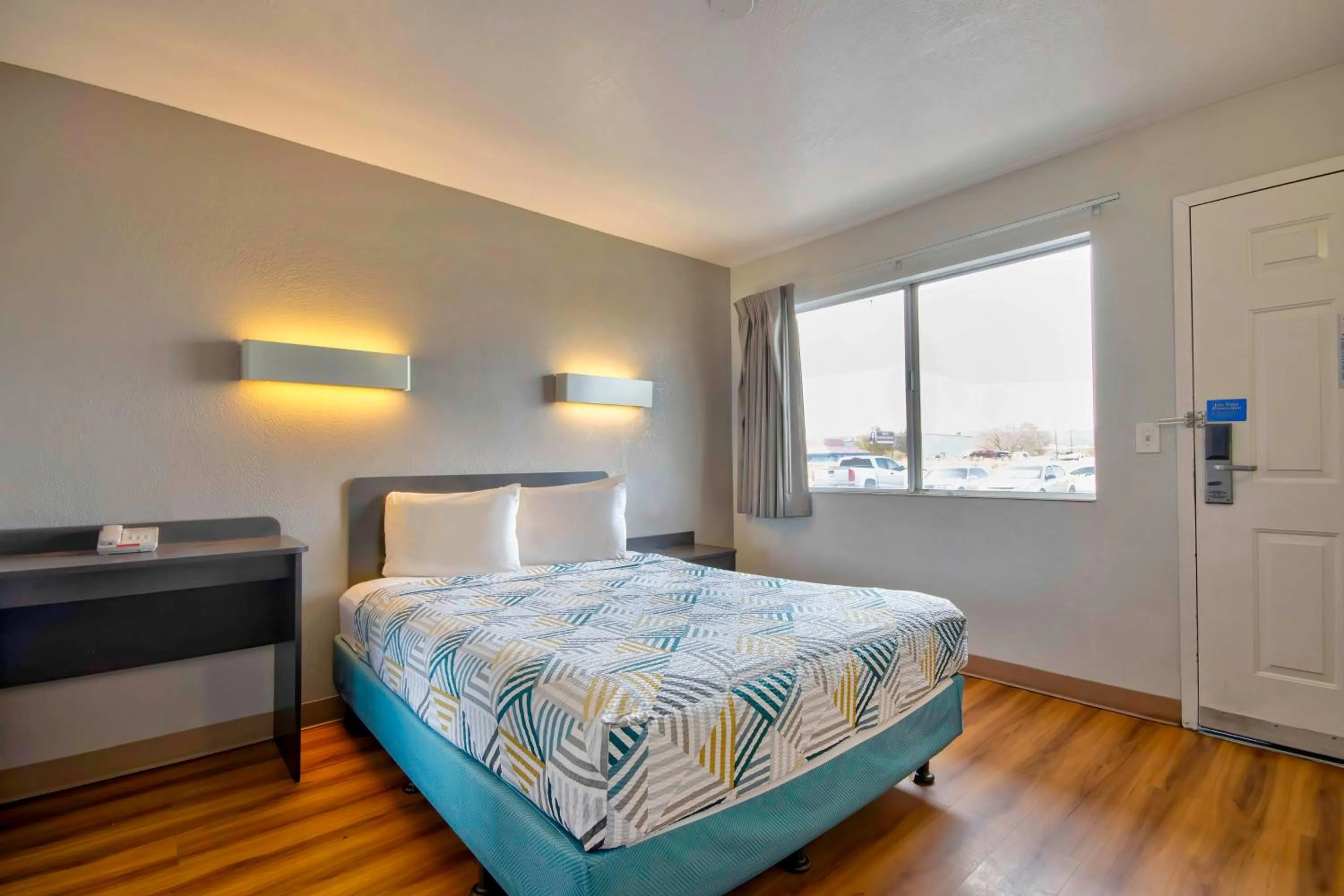 Bedroom, Bed in Motel 6-Farmington, NM