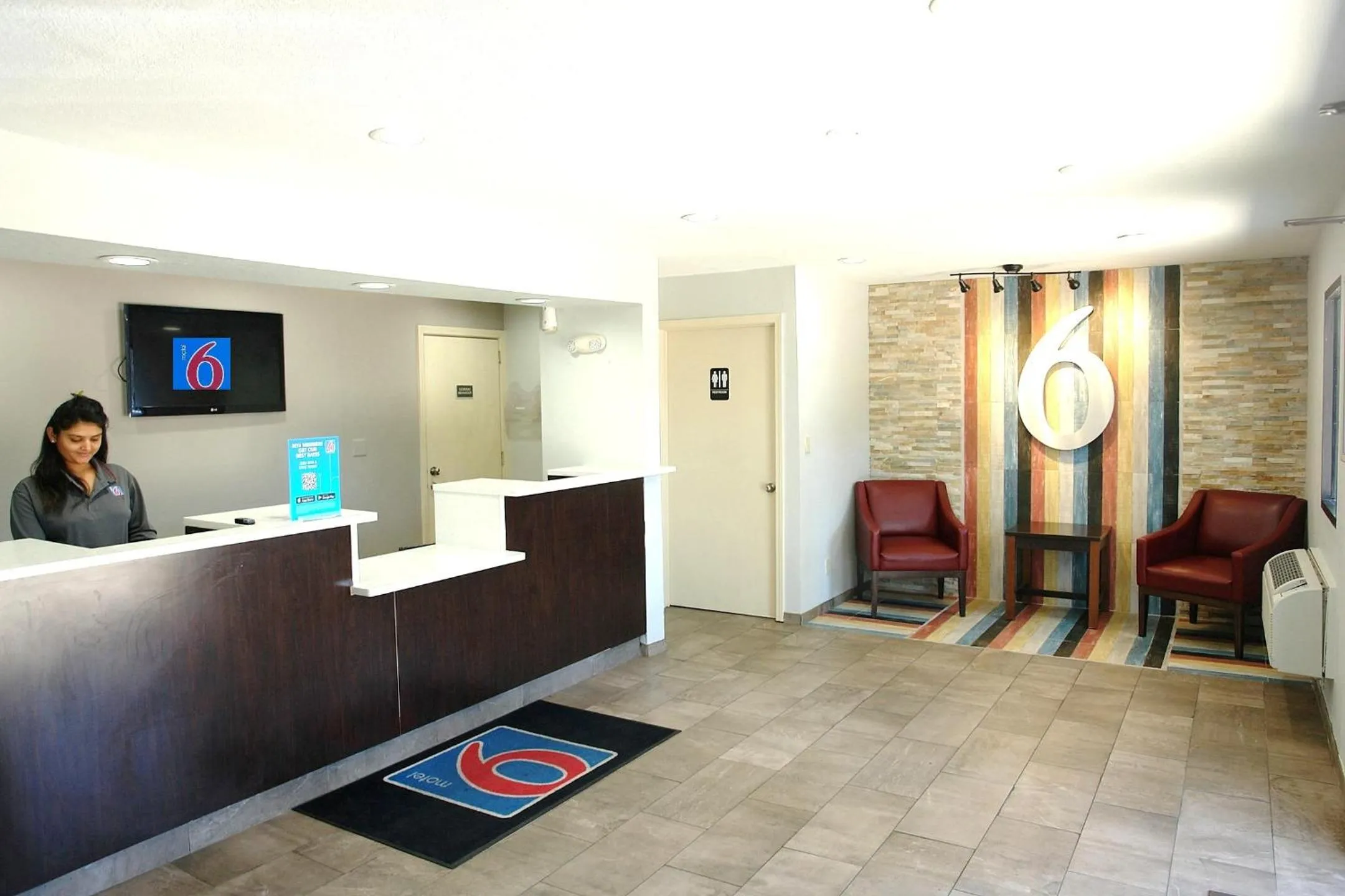Property building in Motel 6 Hattiesburg, MS