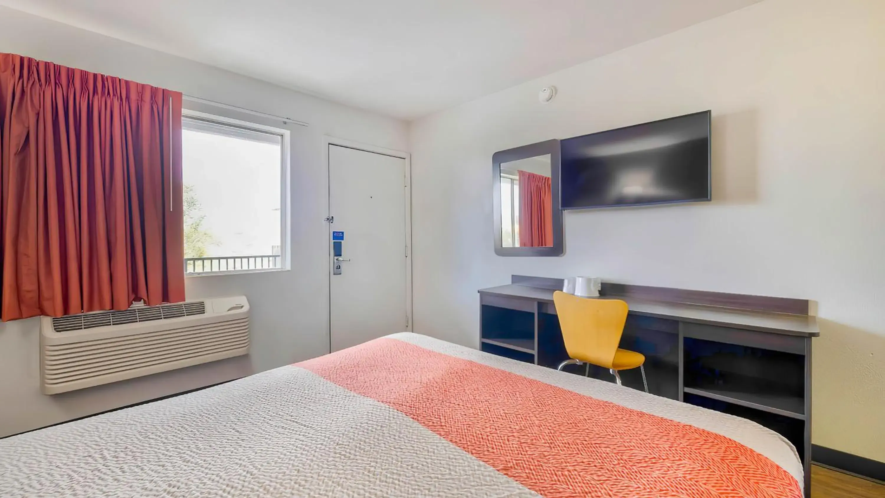 Queen Room - single occupancy in Motel 6-Gallup, NM Queen Room - single occupancy in Motel 6-Gallup, NM