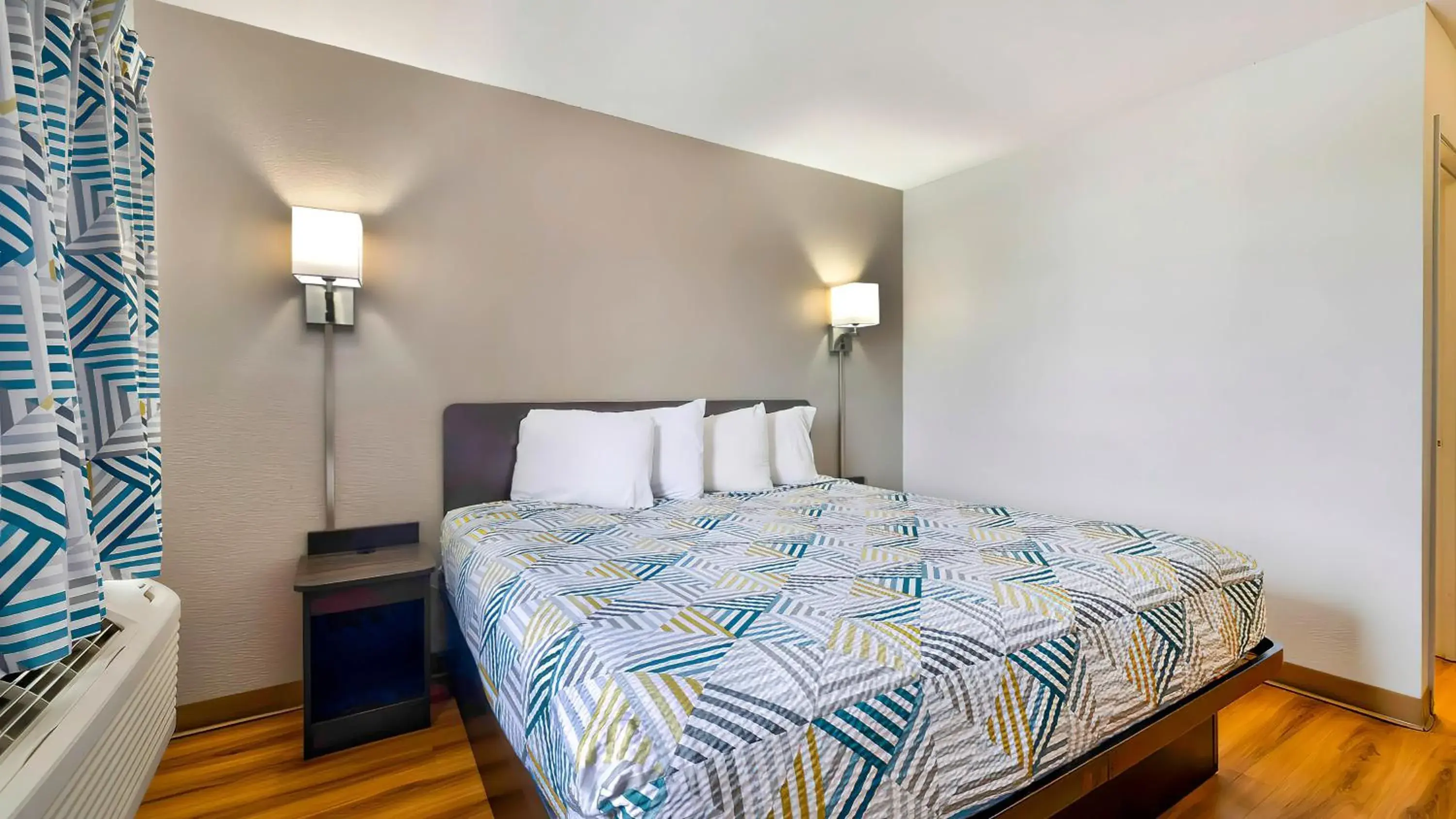 Queen Room - single occupancy - Disability Access - Non-Smoking in Motel 6-Gallup, NM Queen Room - single occupancy - Disability Access - Non-Smoking in Motel 6-Gallup, NM