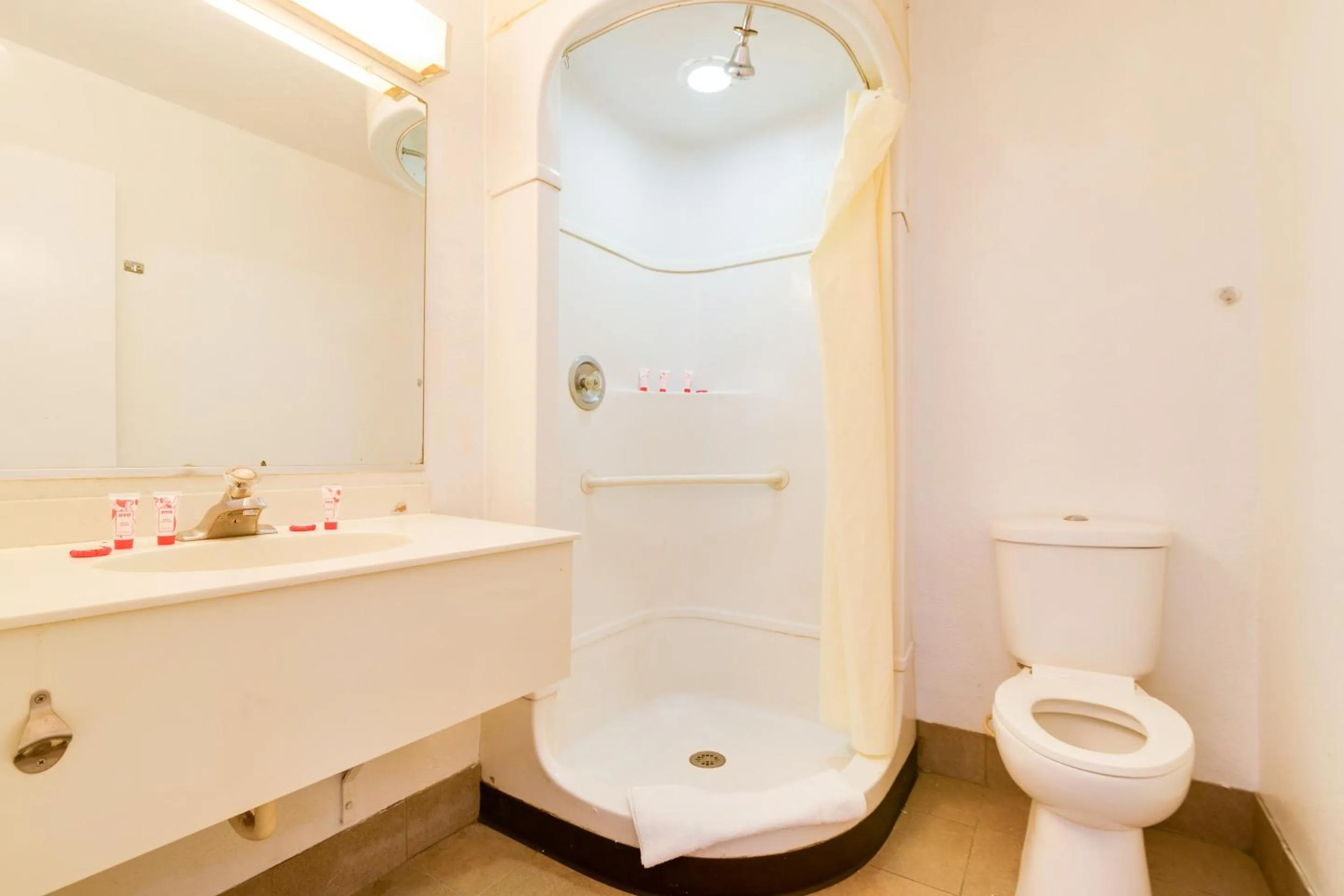 Bathroom in OYO Hotel South Bend - Campus