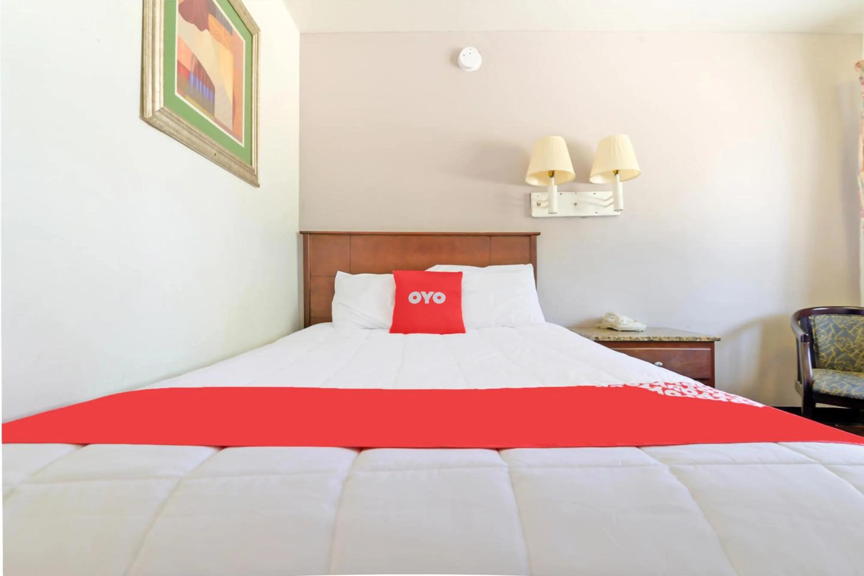 Bedroom in OYO Hotel South Bend - Campus