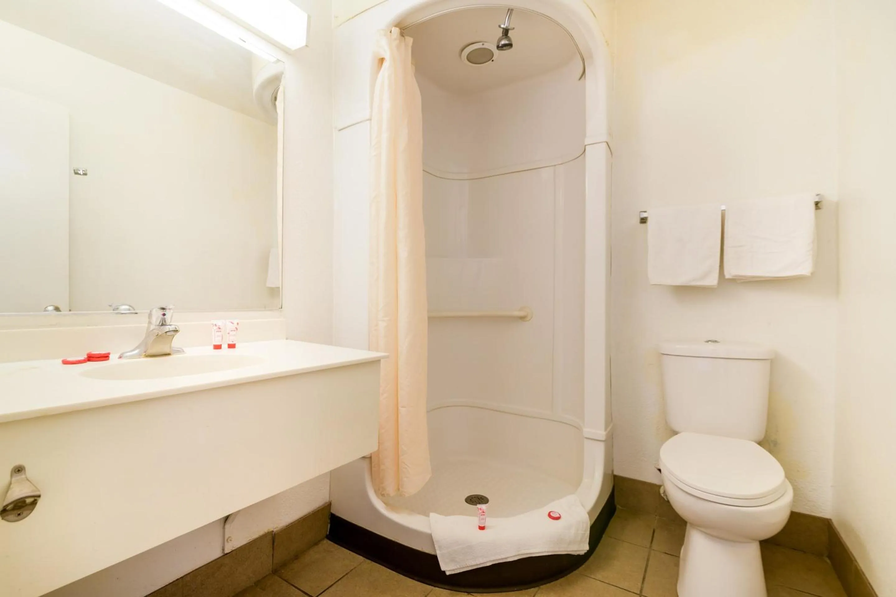 Bathroom in OYO Hotel South Bend - Campus