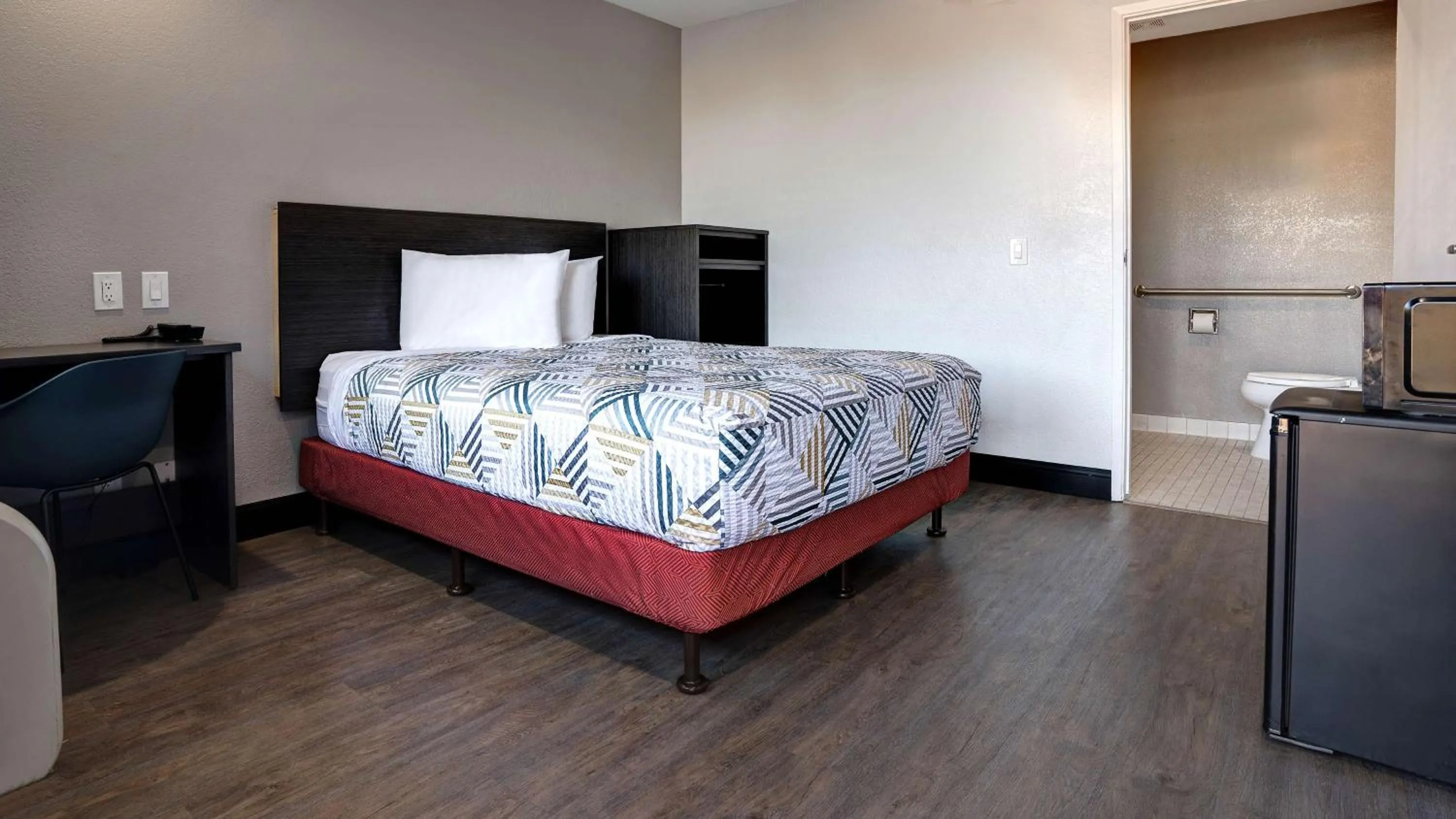 Bedroom, Bed in Motel 6-Arcata, CA Cal Poly Humboldt