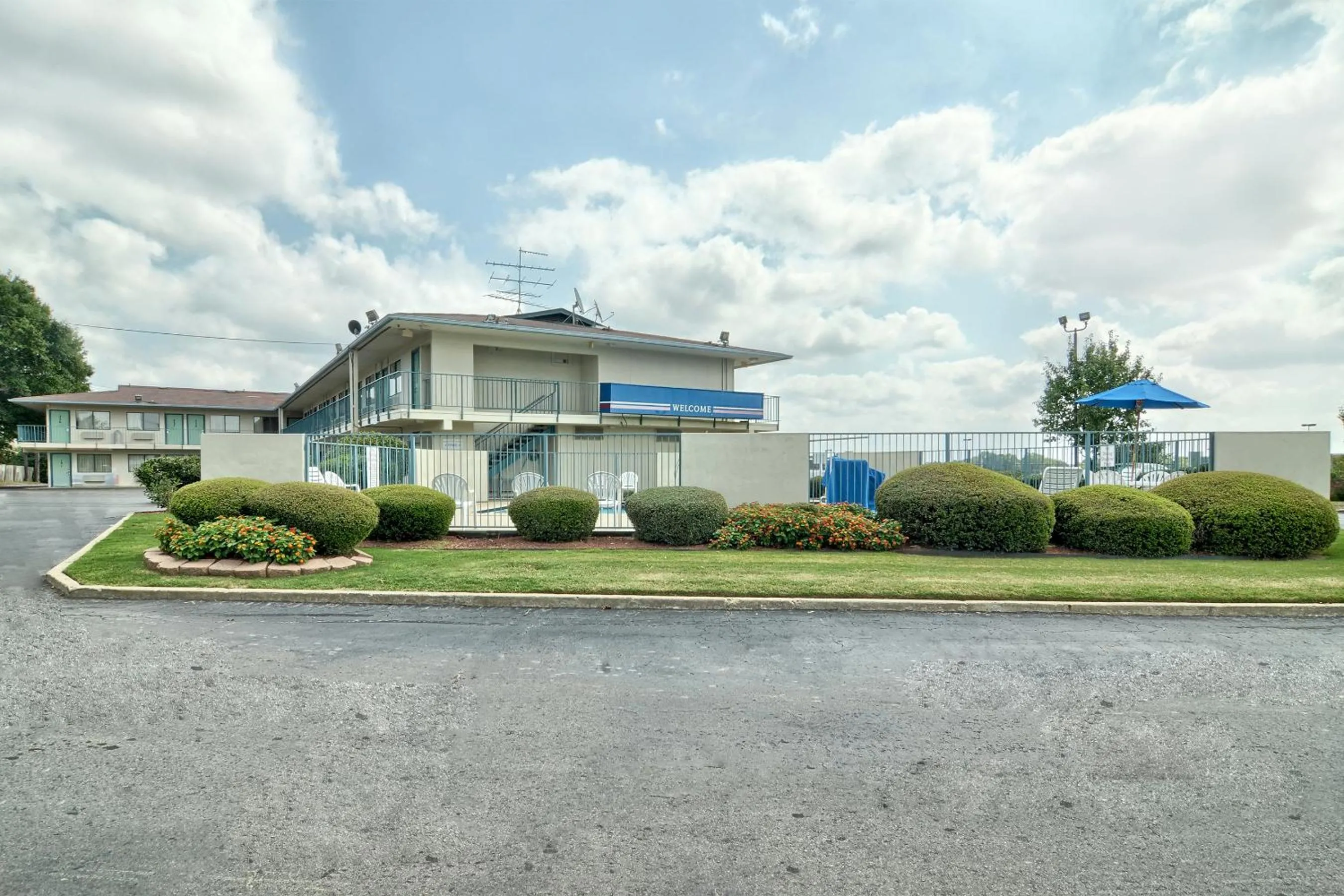Property building in Skyline Inn