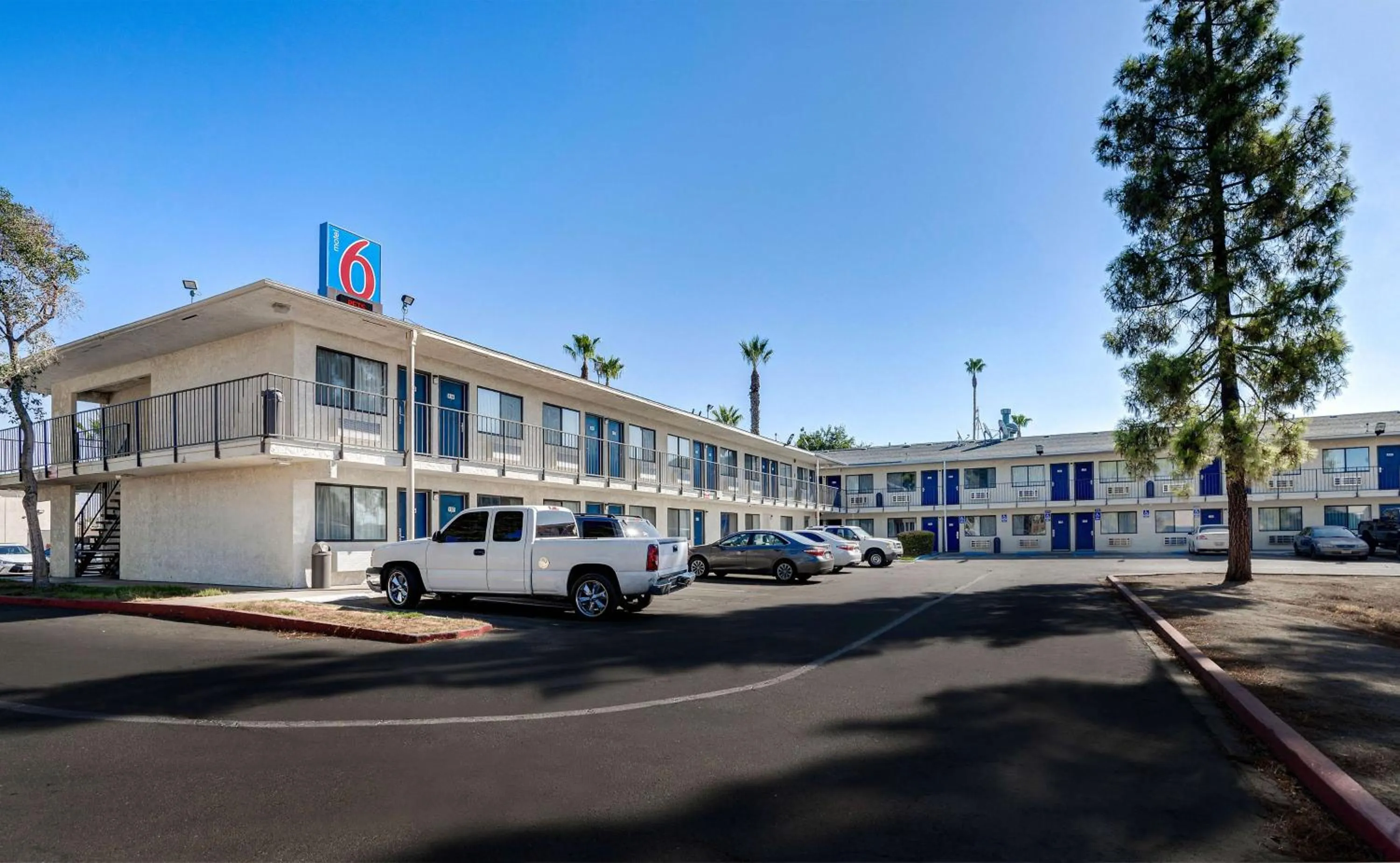 Property building in Motel 6-Bakersfield, CA - South