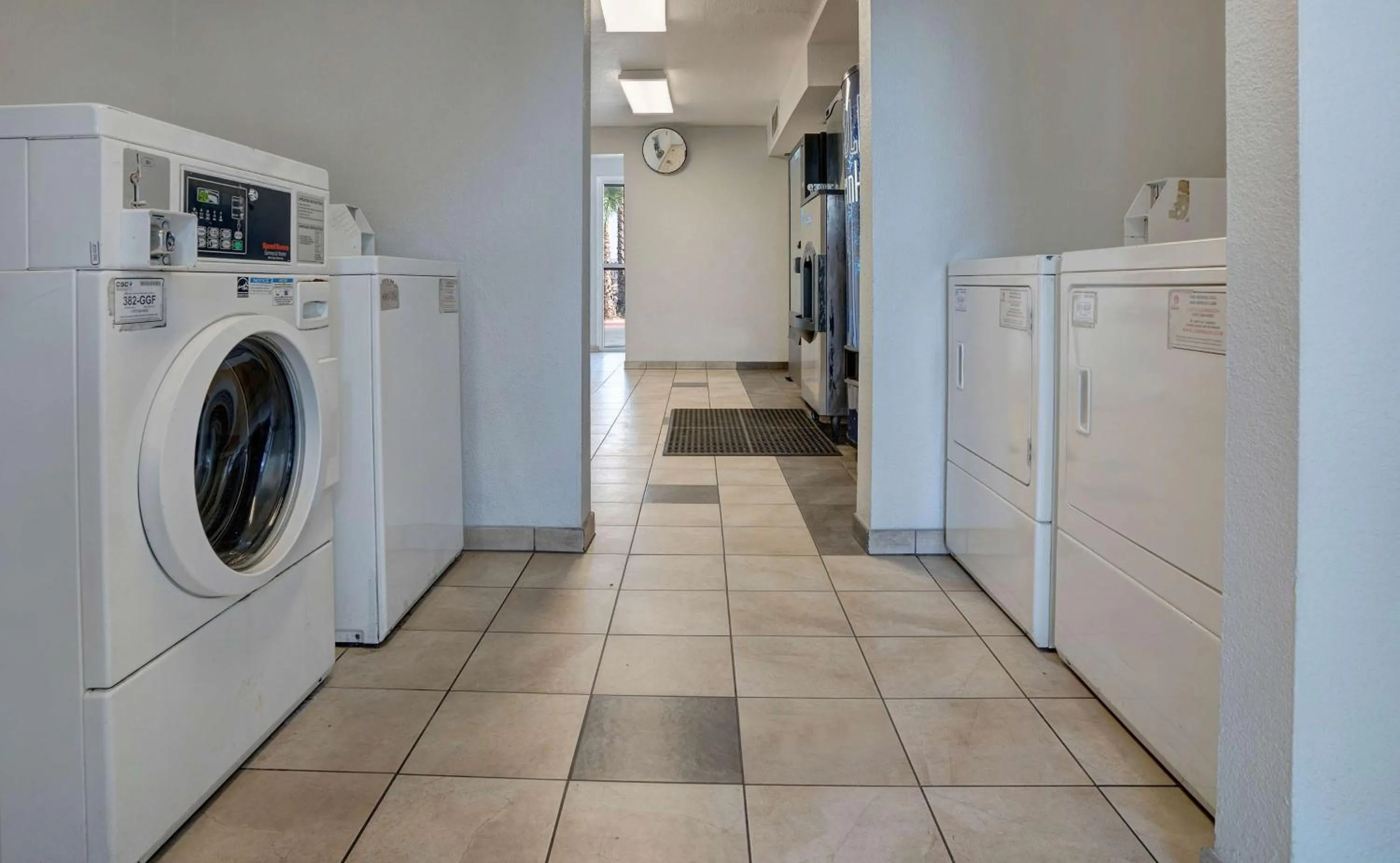 Property building in Motel 6-Bakersfield, CA - South