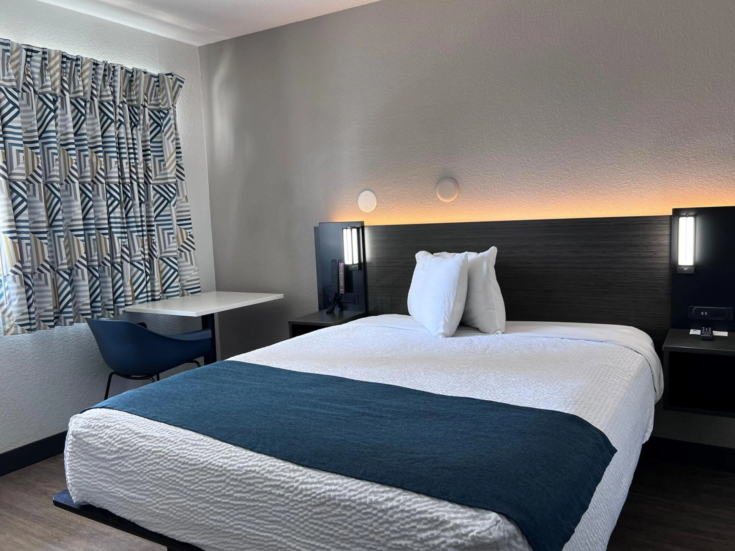 Bed in Motel 6-Bakersfield, CA - South