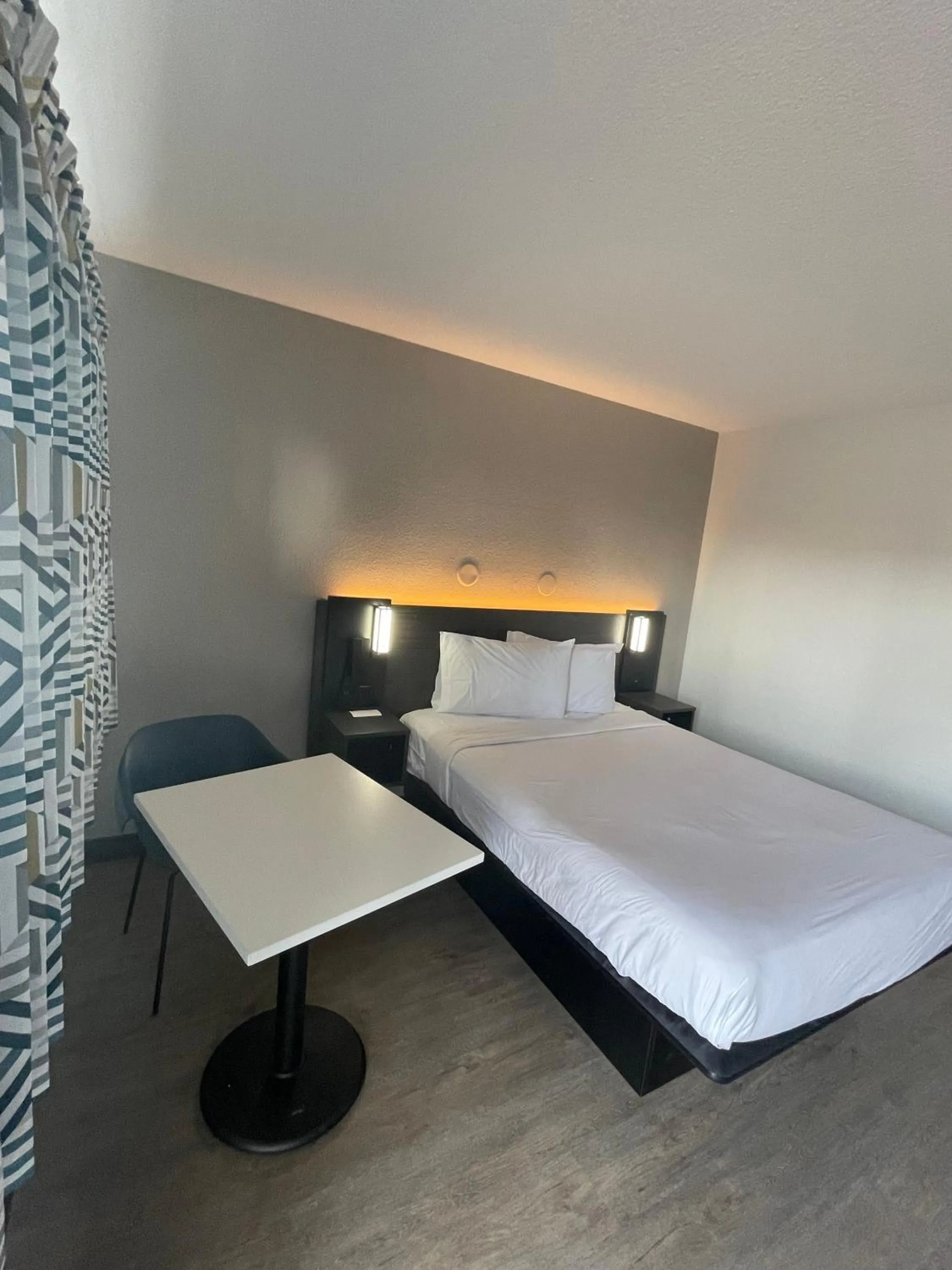 Bed in Motel 6-Bakersfield, CA - South