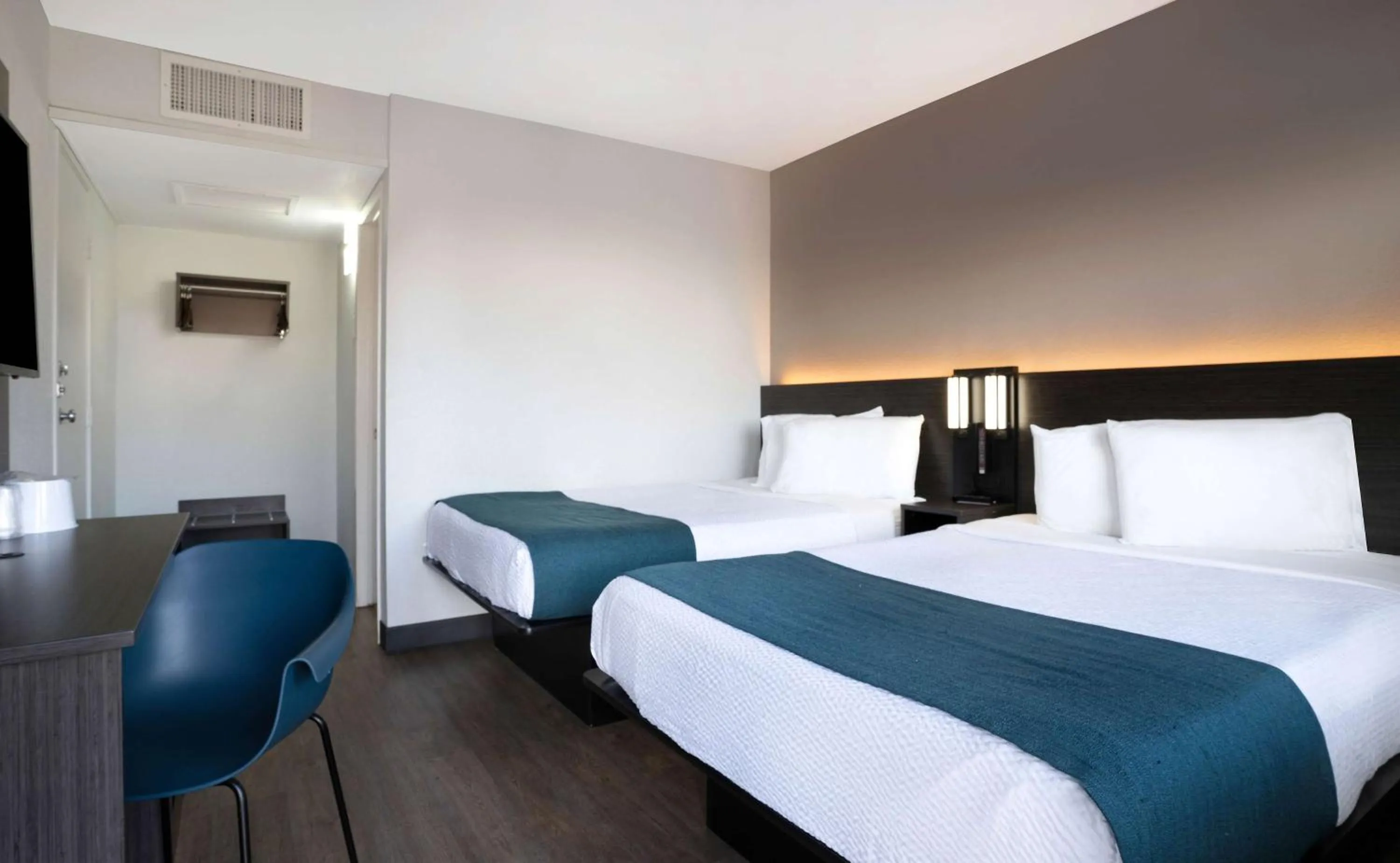 Bedroom, Bed in Motel 6-Bakersfield, CA - South