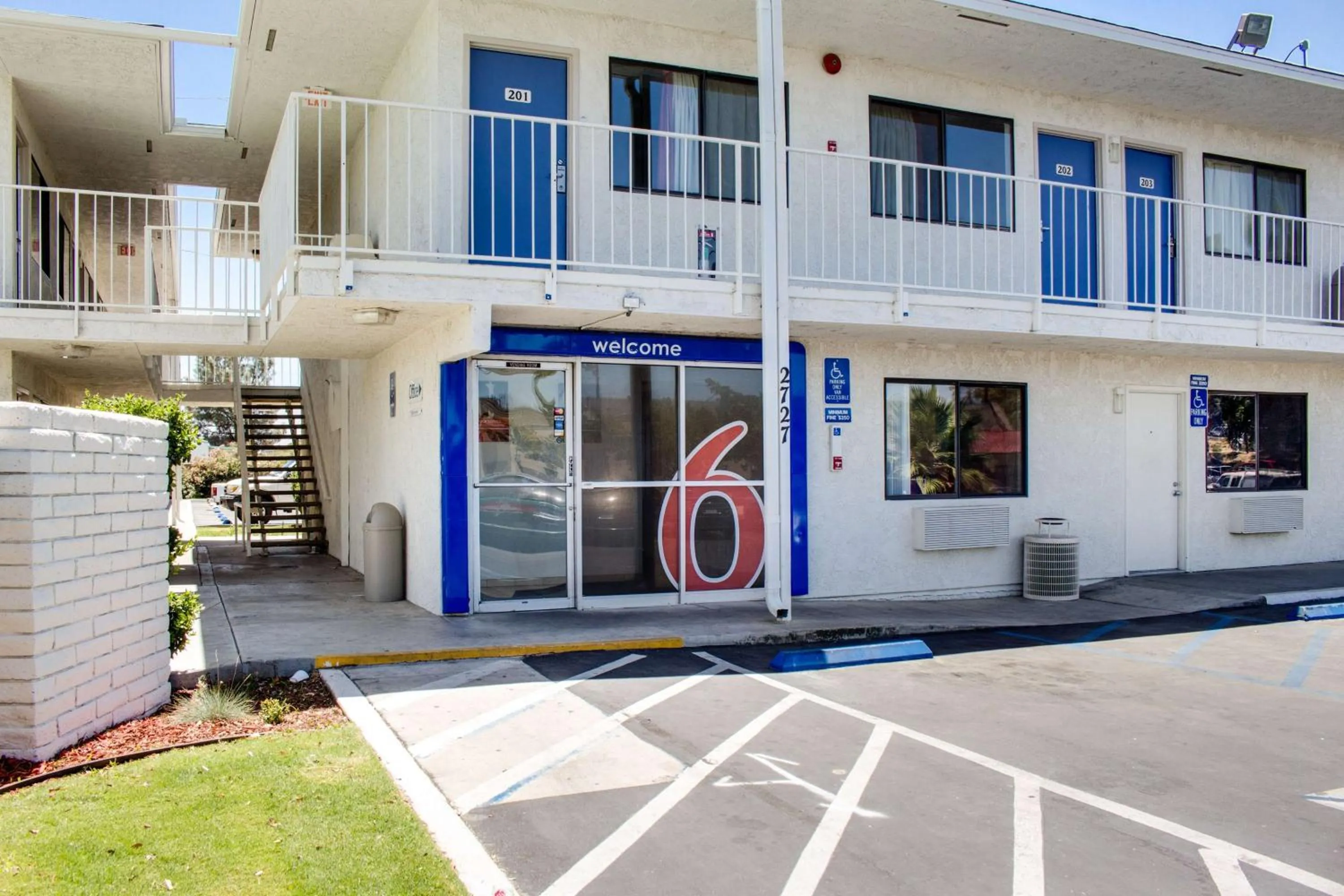 Property building in Motel 6-Bakersfield, CA - South