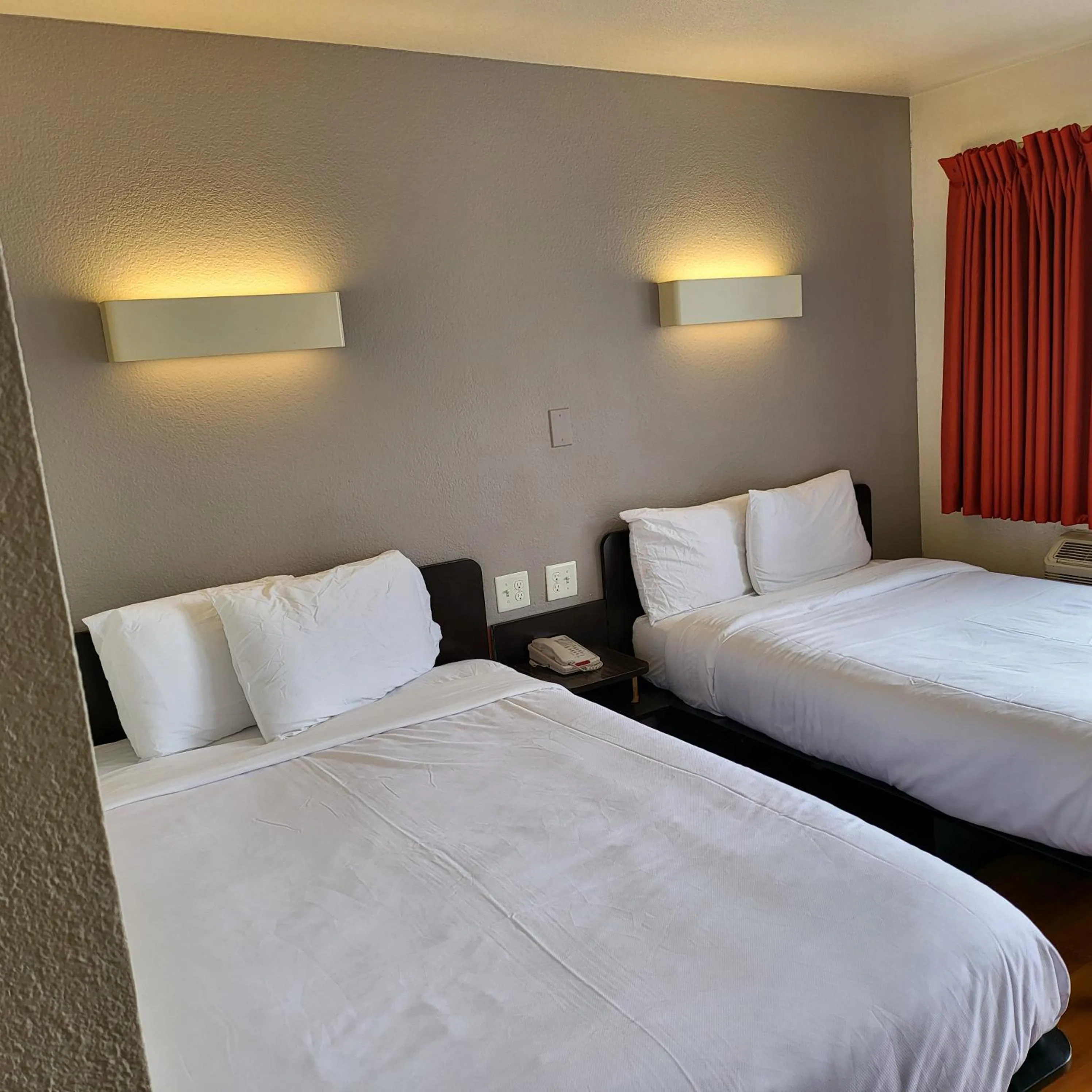 Bed in Motel 6-Santa Clara, CA