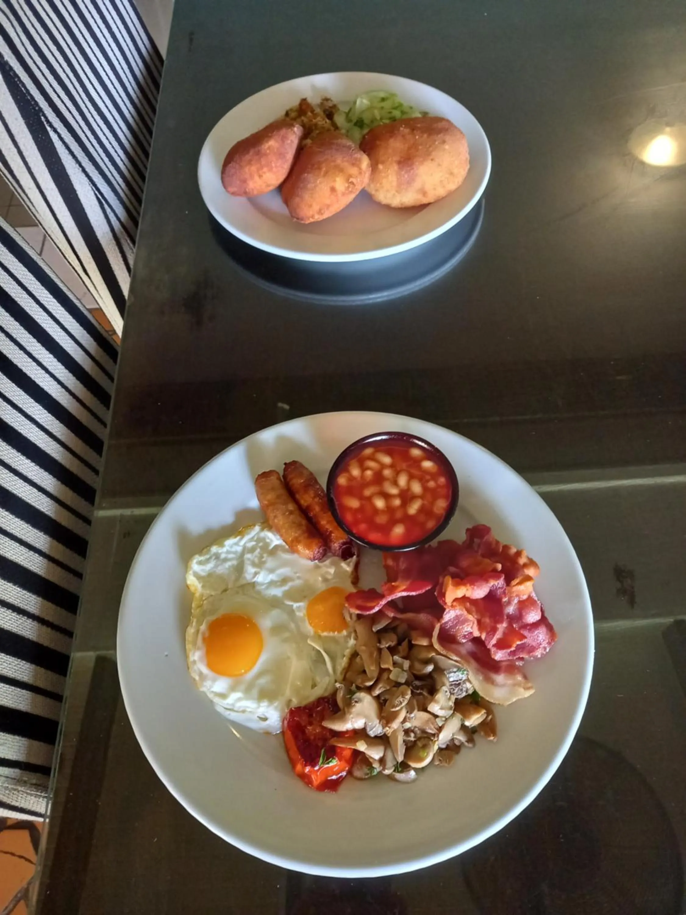 Food and drinks in Harmony Marina Suites