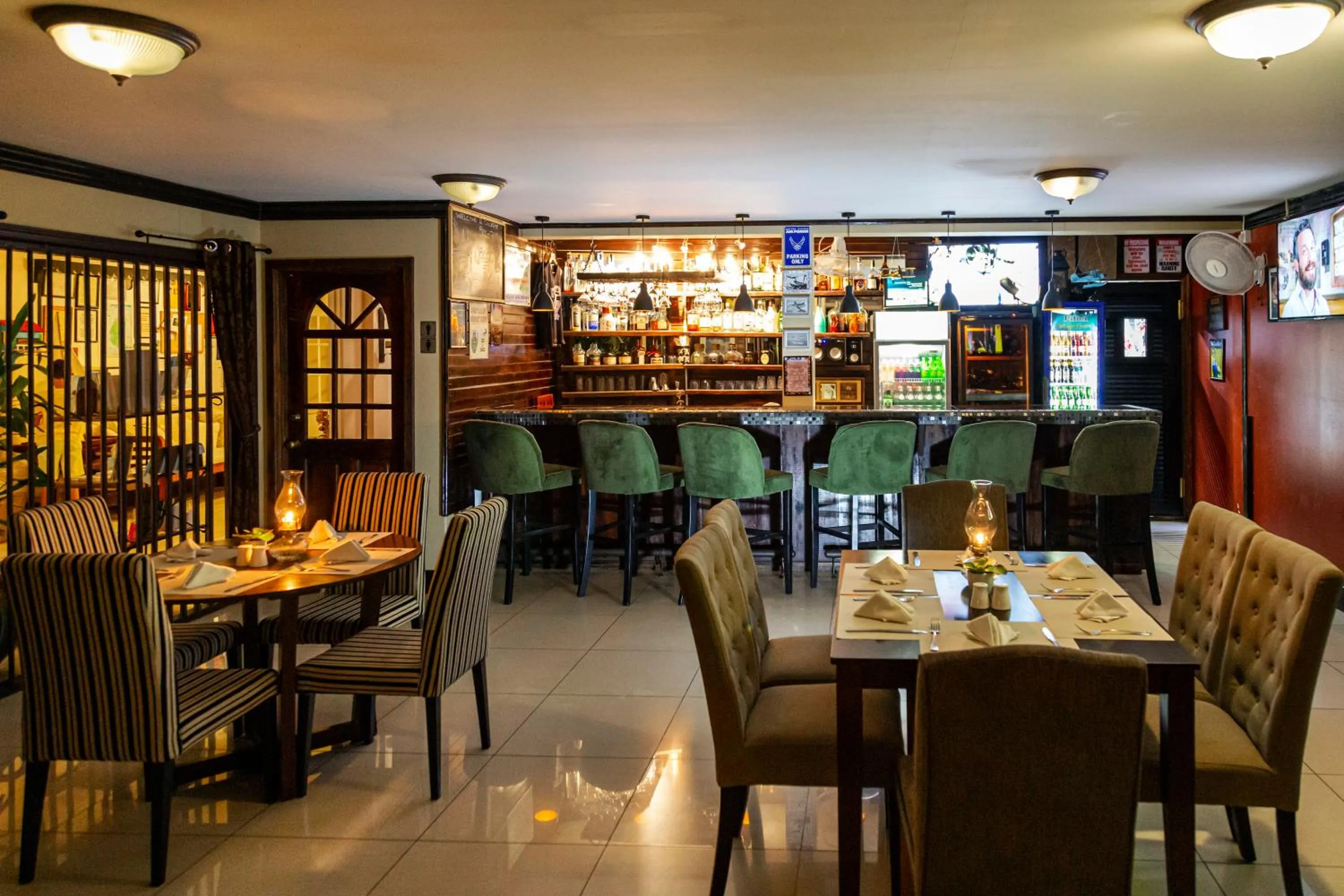 Nightclub / DJ in Harmony Marina Suites