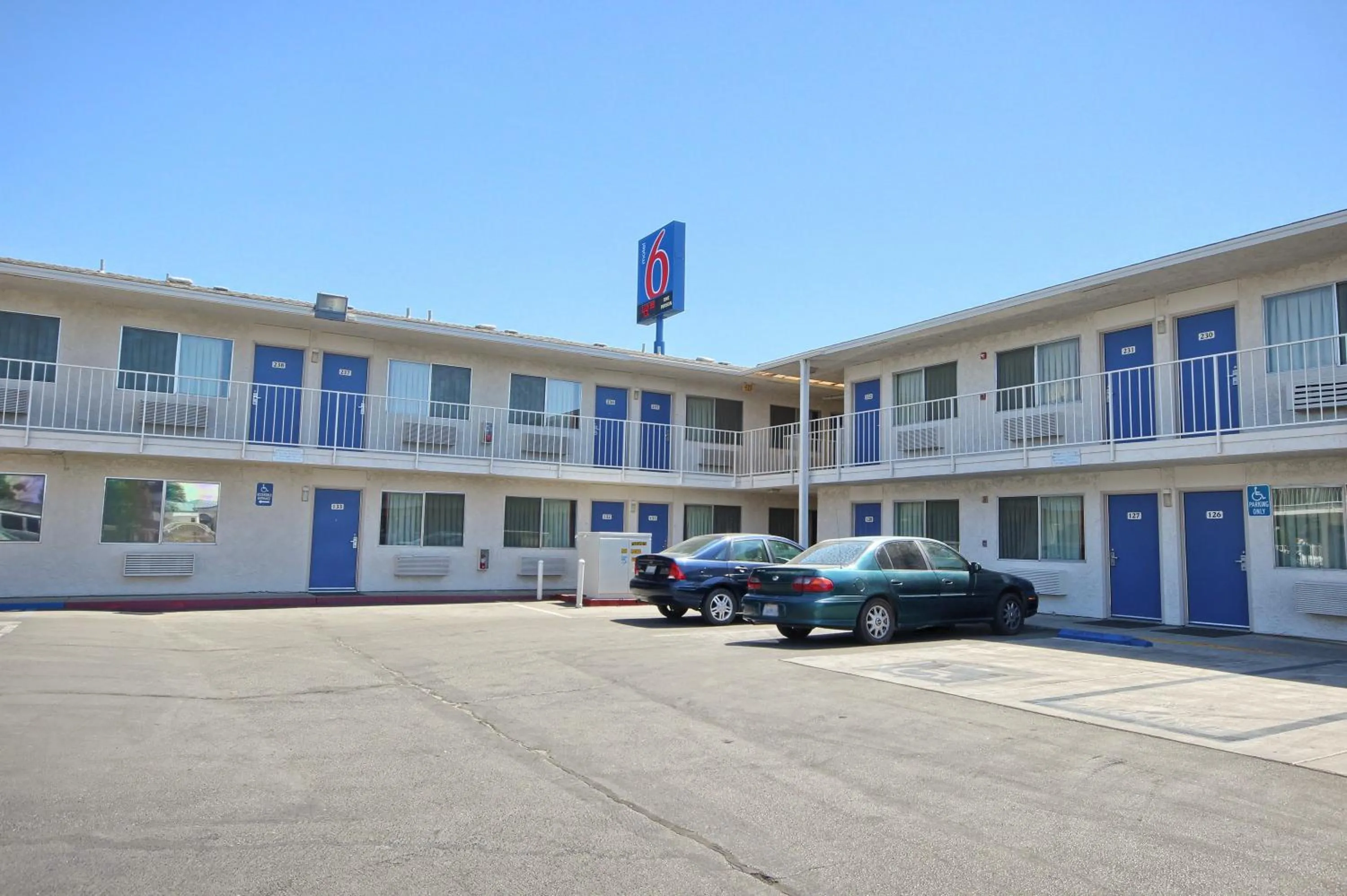 Property building in Motel 6-Tulare, CA
