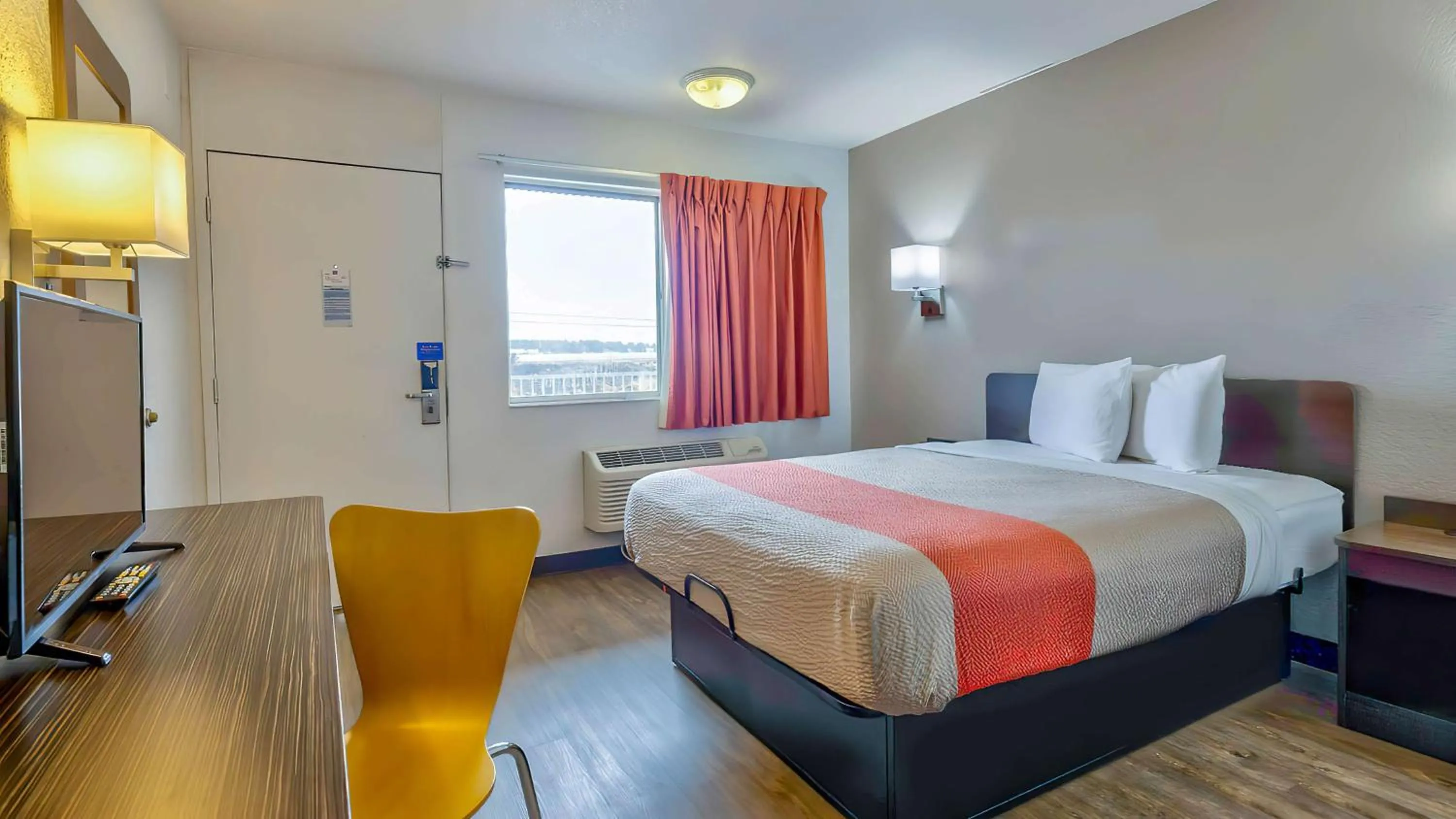 Bedroom, Bed in Motel 6-Santa Rosa, NM