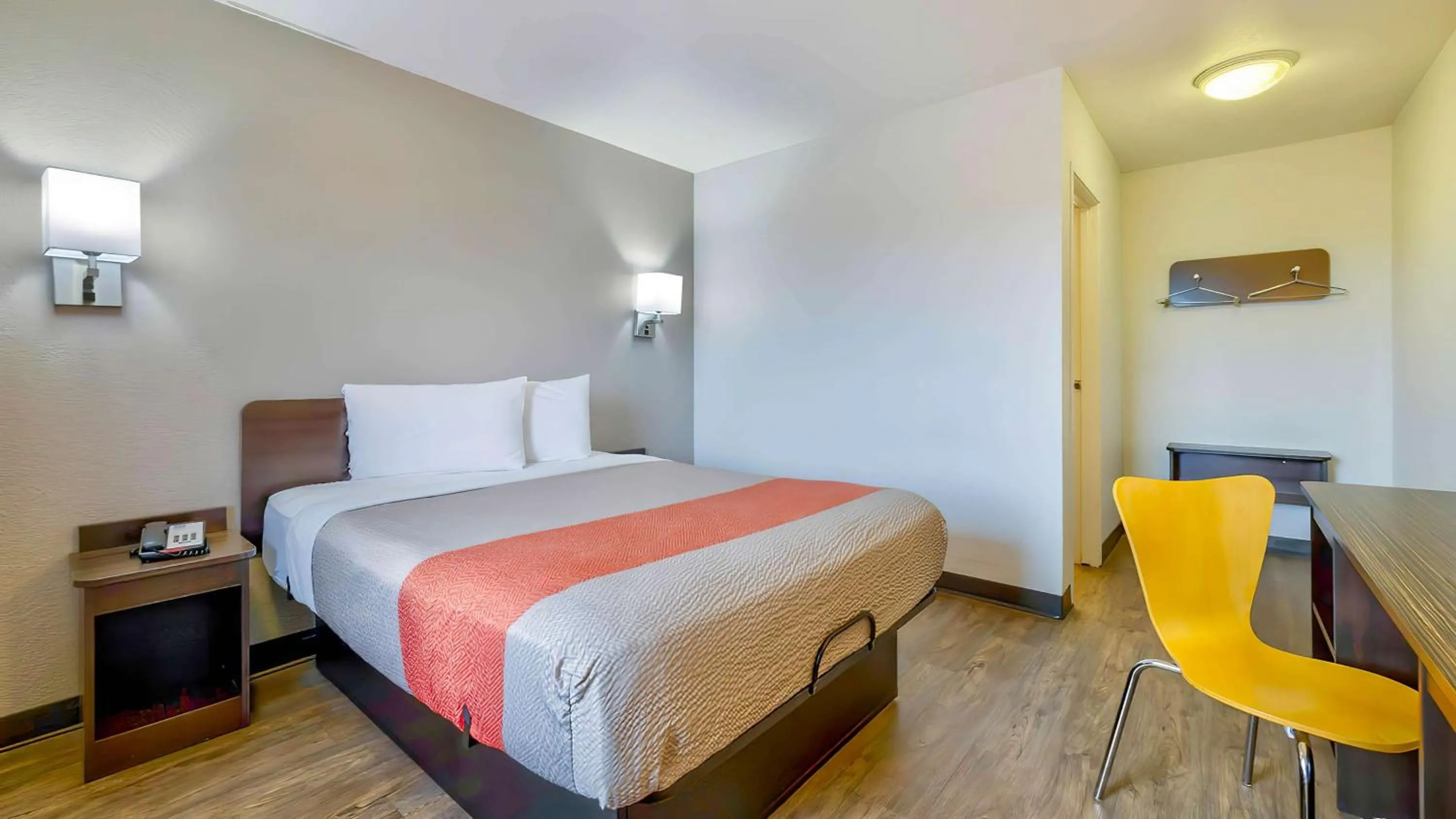 Bedroom, Bed in Motel 6-Santa Rosa, NM