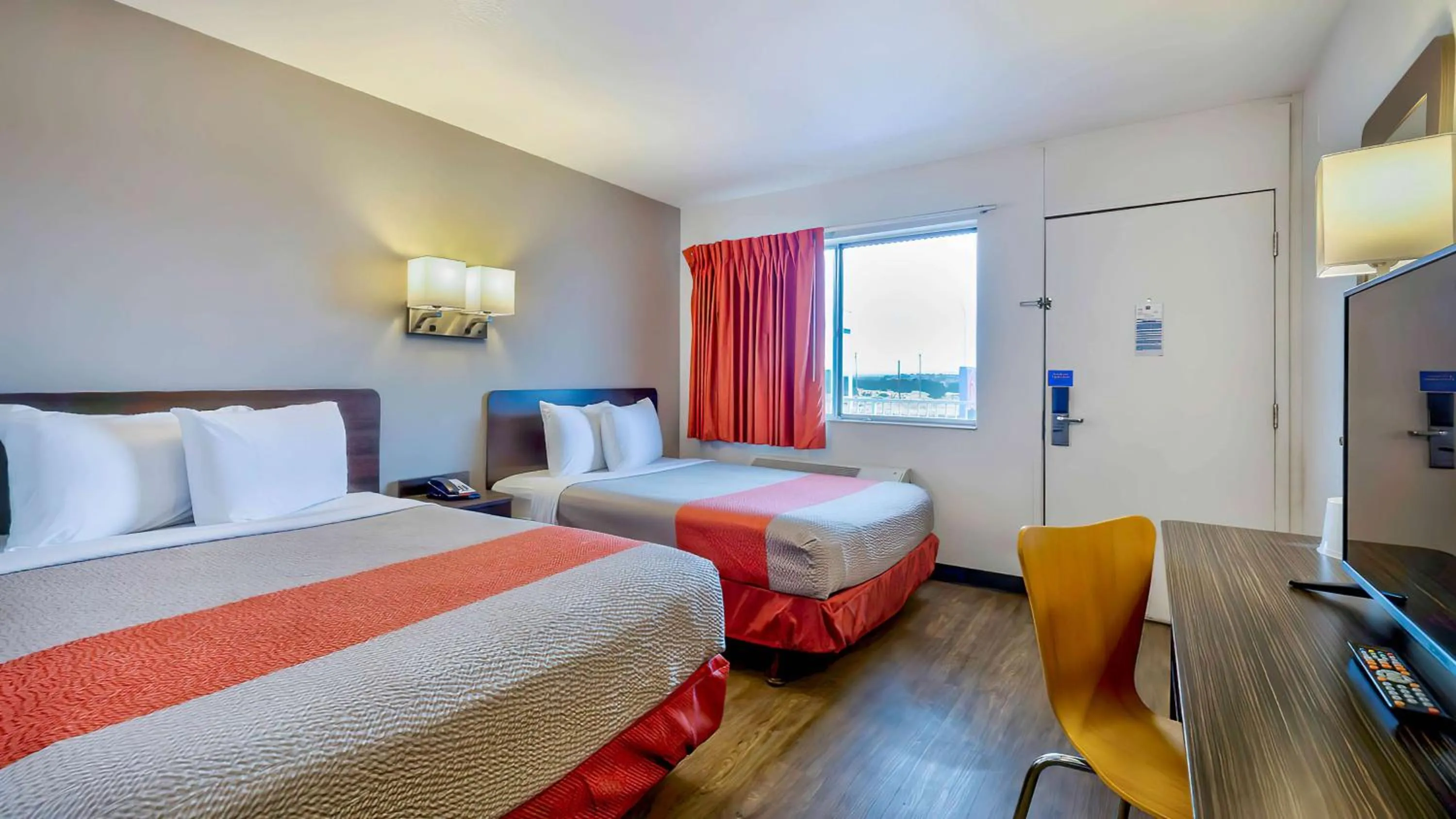 Bedroom, Bed in Motel 6-Santa Rosa, NM