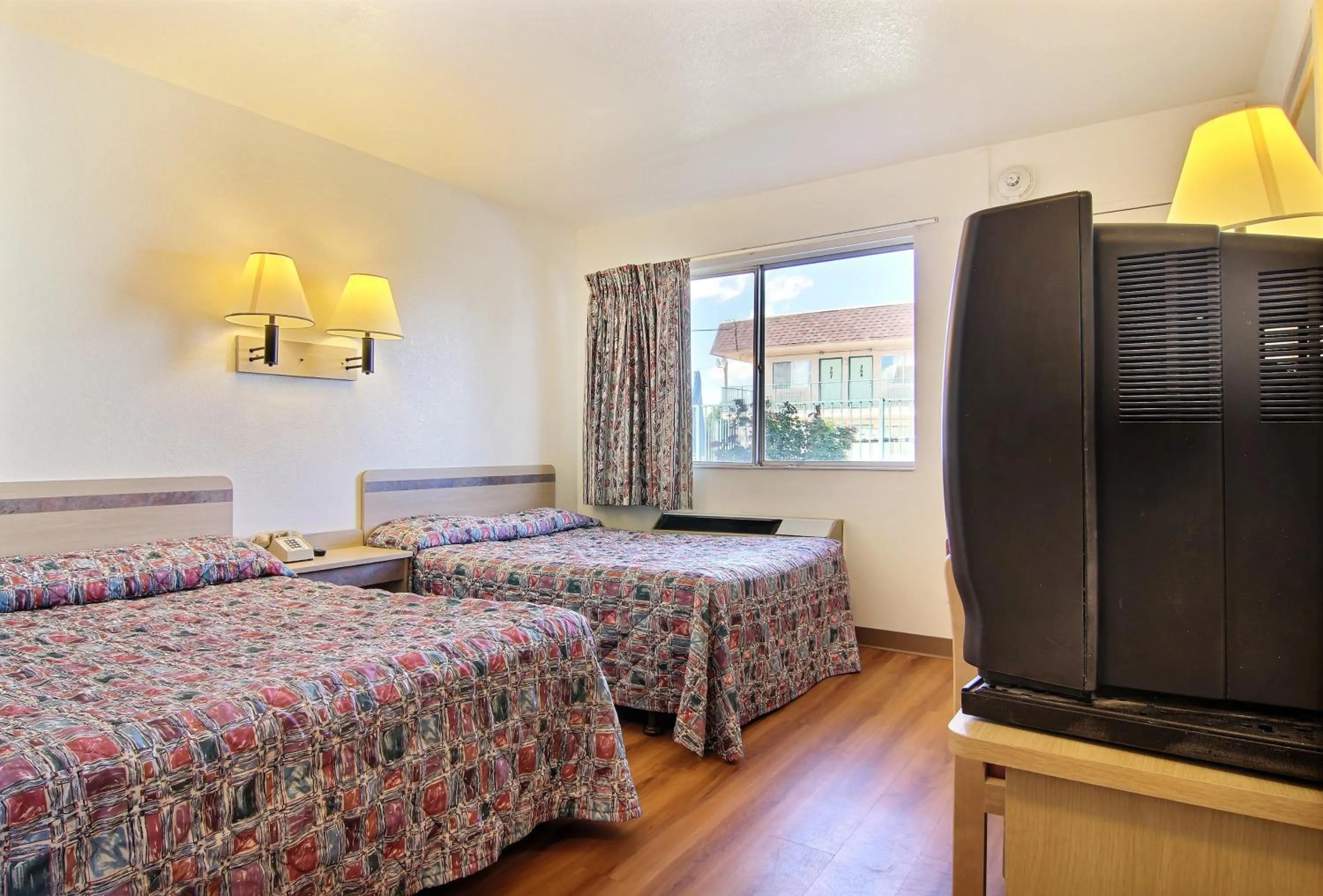 Bedroom, Bed in Motel 6-Santa Rosa, NM