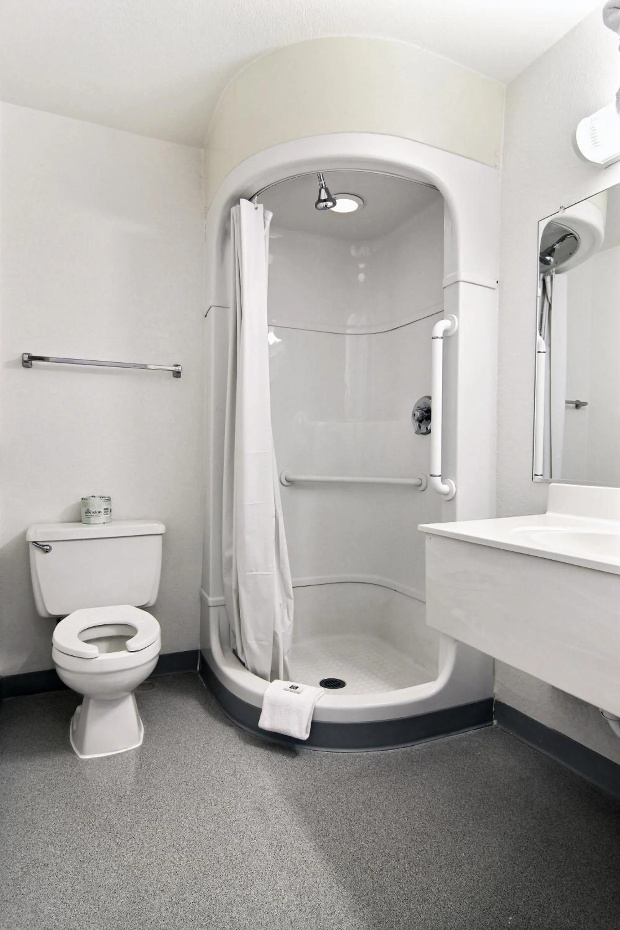 Shower in Motel 6-Santa Rosa, NM