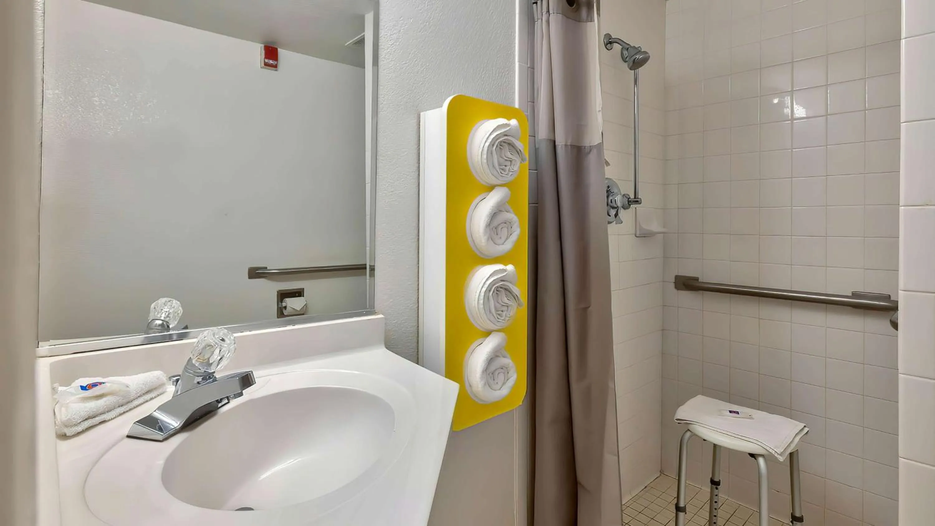 Bedroom in Motel 6-Santa Rosa, NM