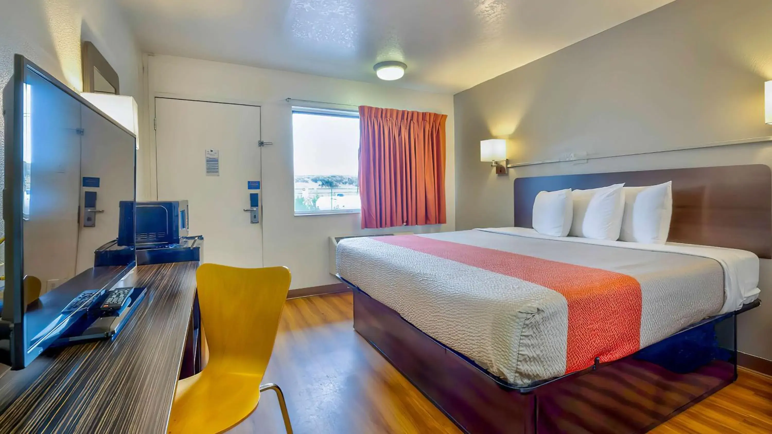 Queen Room - single occupancy in Motel 6-Santa Rosa, NM Queen Room - single occupancy in Motel 6-Santa Rosa, NM