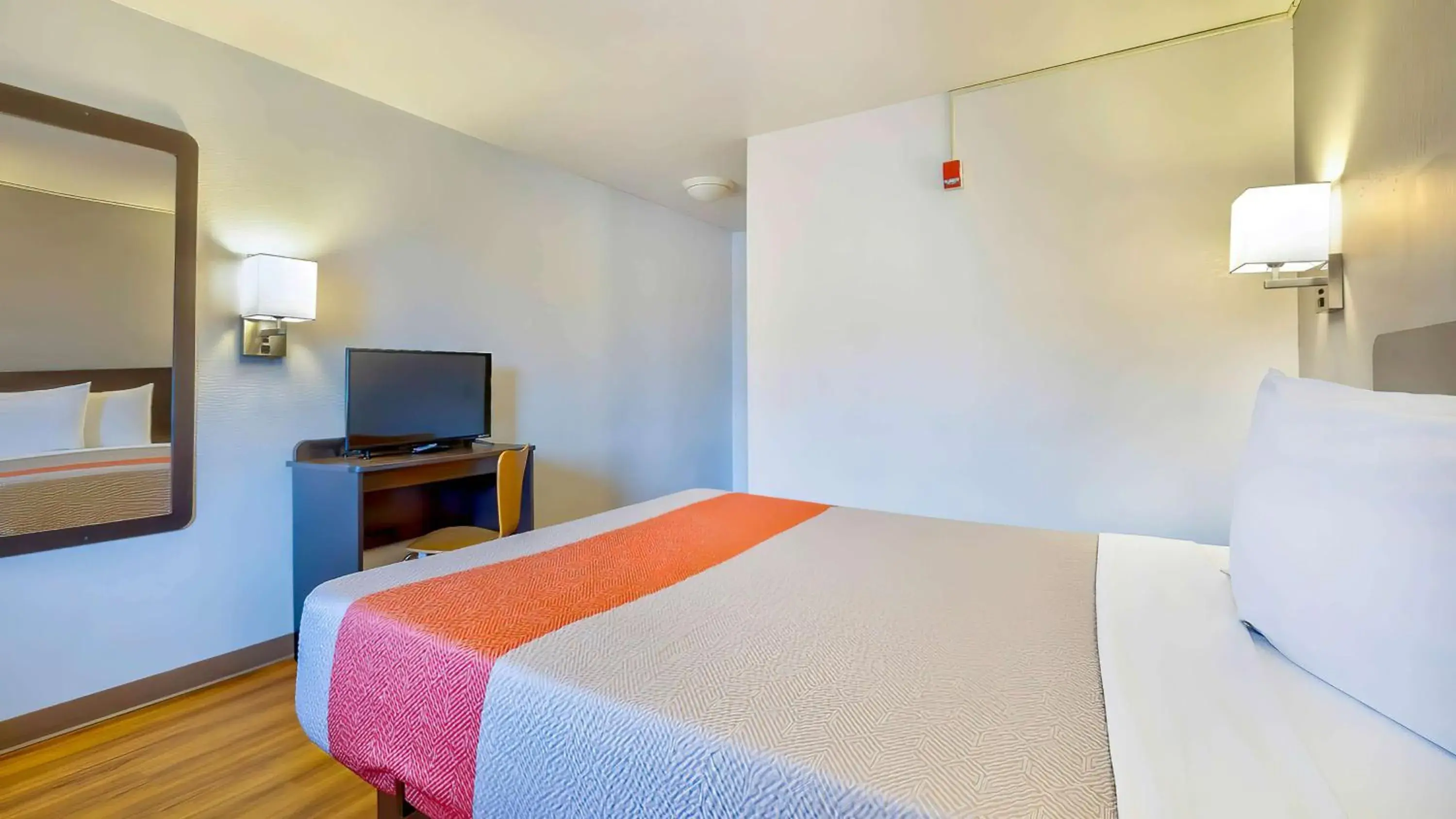 Double Room - single occupancy - Disability Access - Roll In Shower in Motel 6-Santa Rosa, NM Double Room - single occupancy - Disability Access - Roll In Shower in Motel 6-Santa Rosa, NM