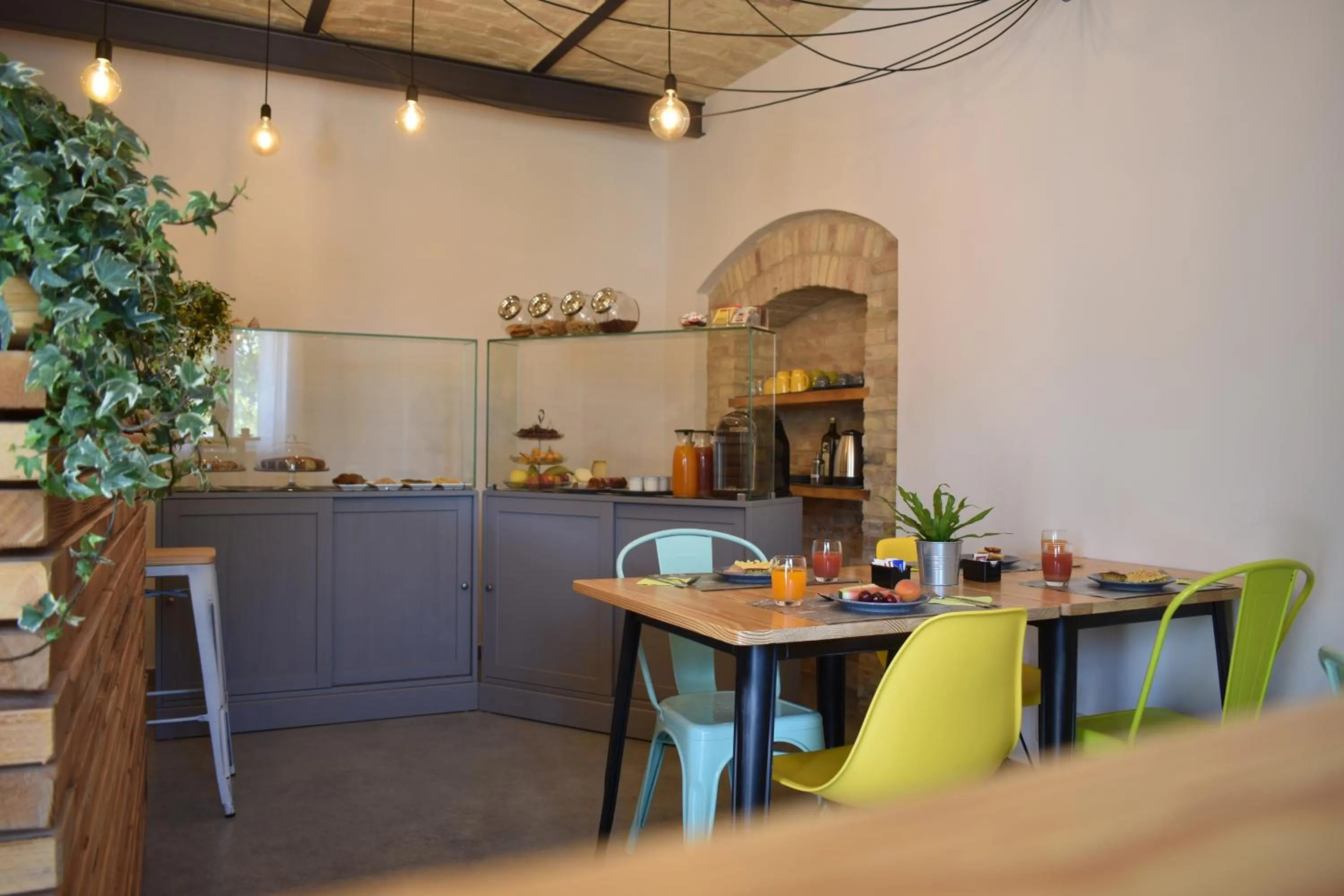 Breakfast in Al Faro Bianco B&B e Residence con parcheggio