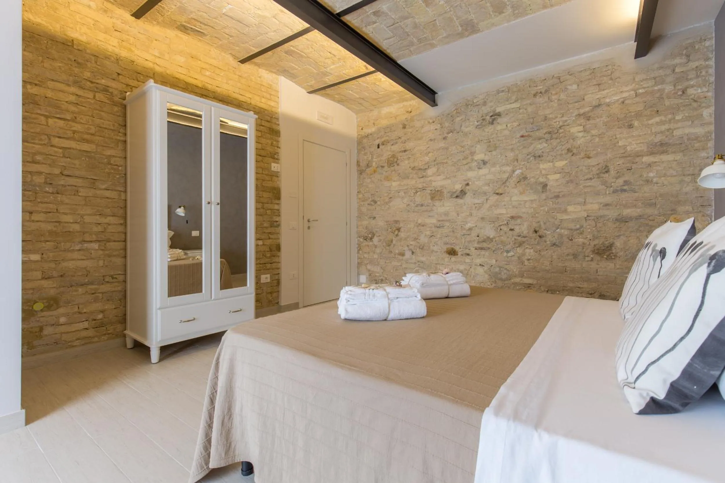 Photo of the whole room in Al Faro Bianco B&B e Residence con parcheggio