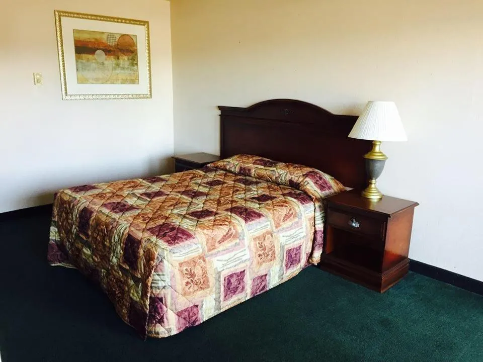 Photo of the whole room, Bed in Summer Wind Budget Motel