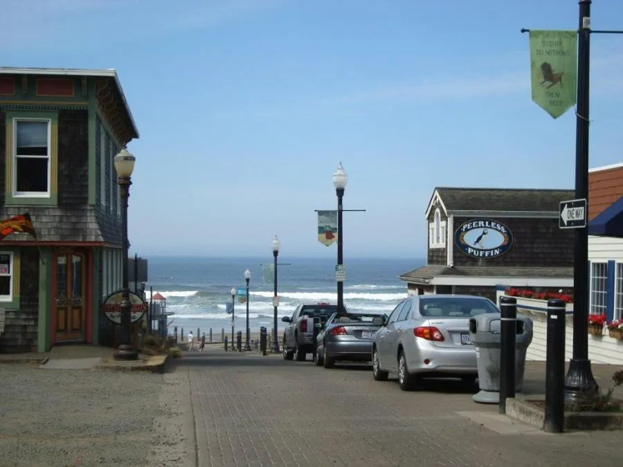Property building in Summer Wind Budget Motel