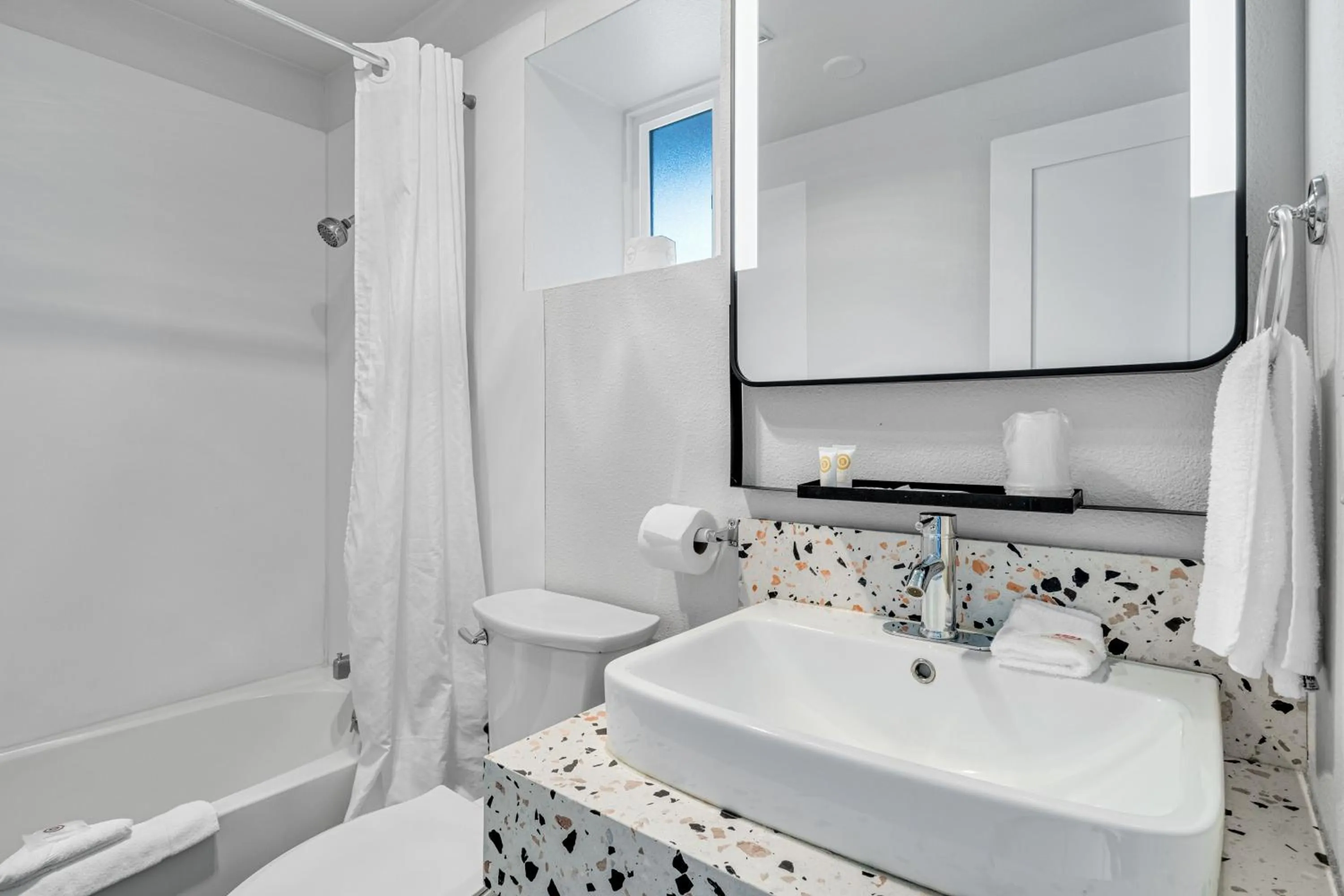 Bath in Seagull Beachfront Inn