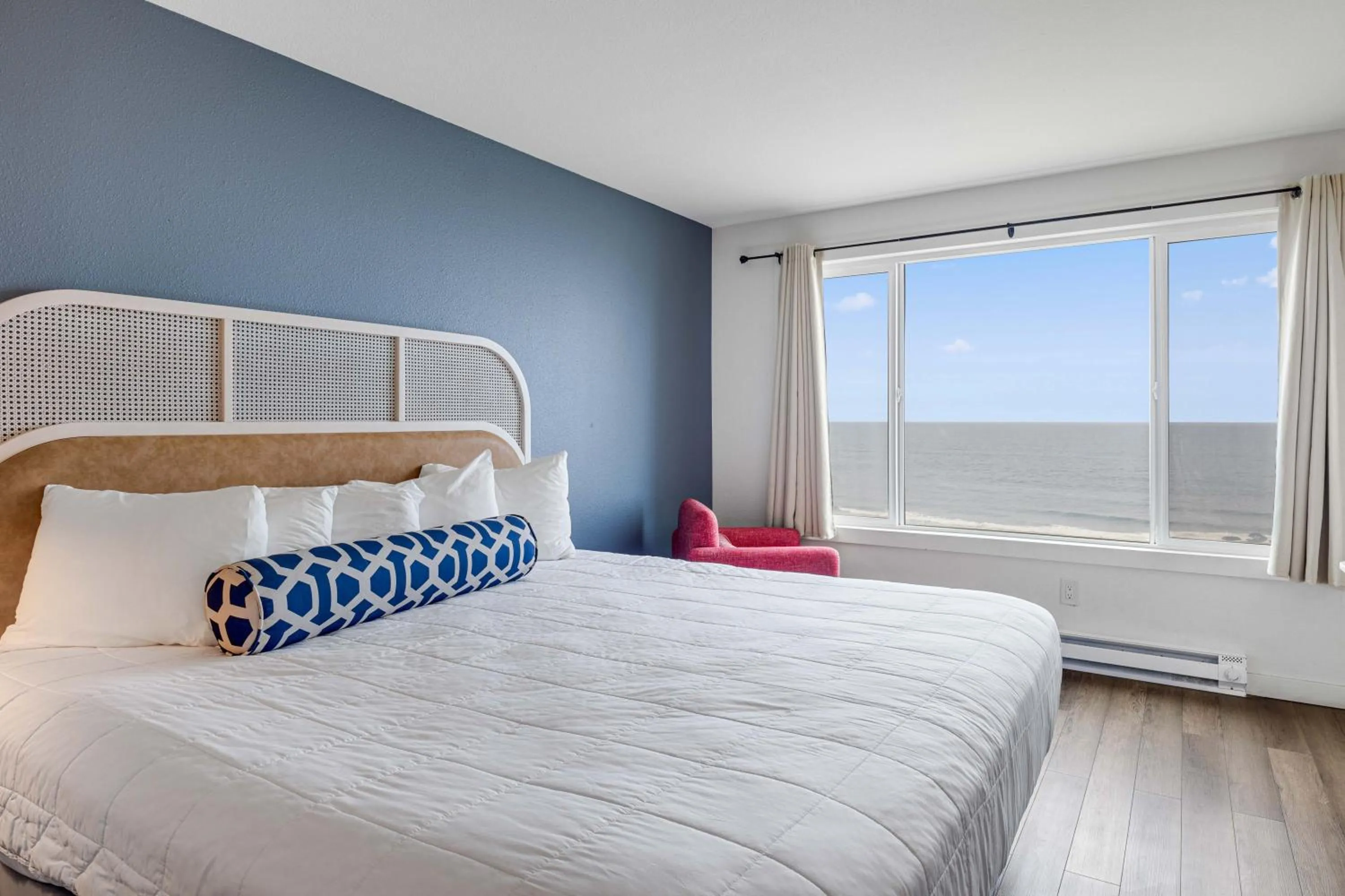 Bed in Seagull Beachfront Inn