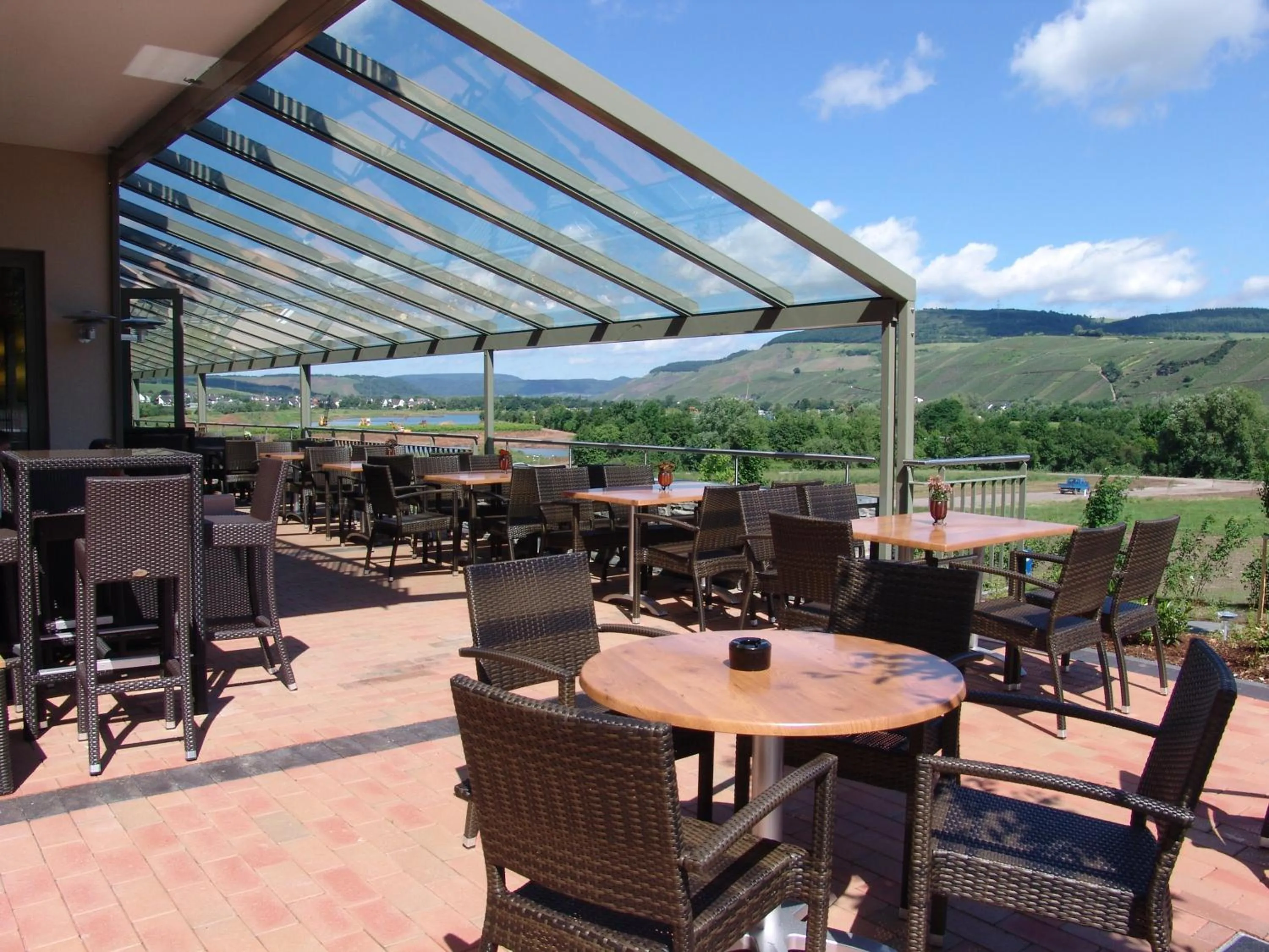 Restaurant/places to eat in M13 Hotel