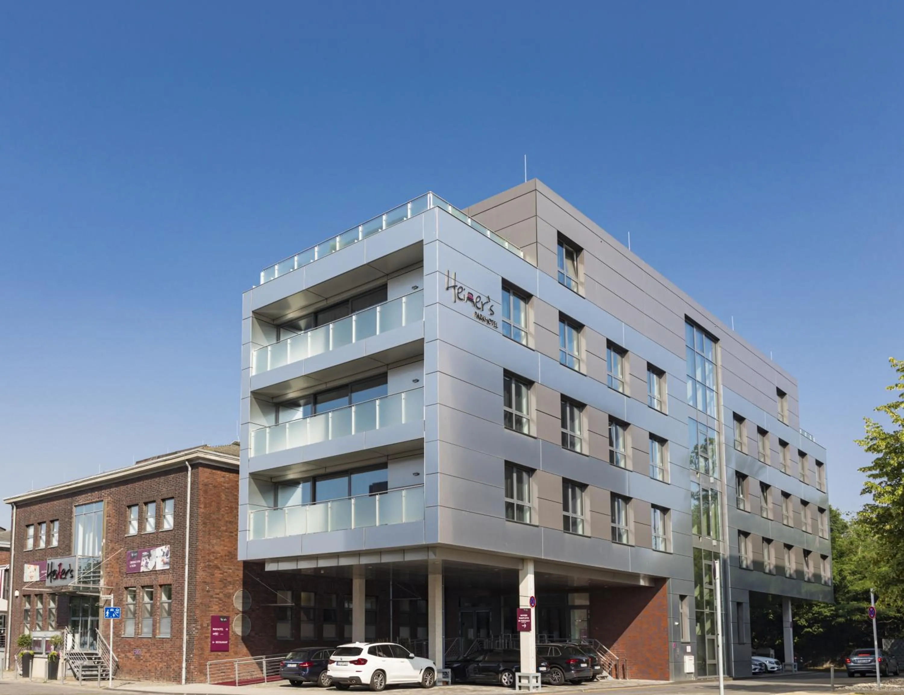 Property building in Heiner's Parkhotel