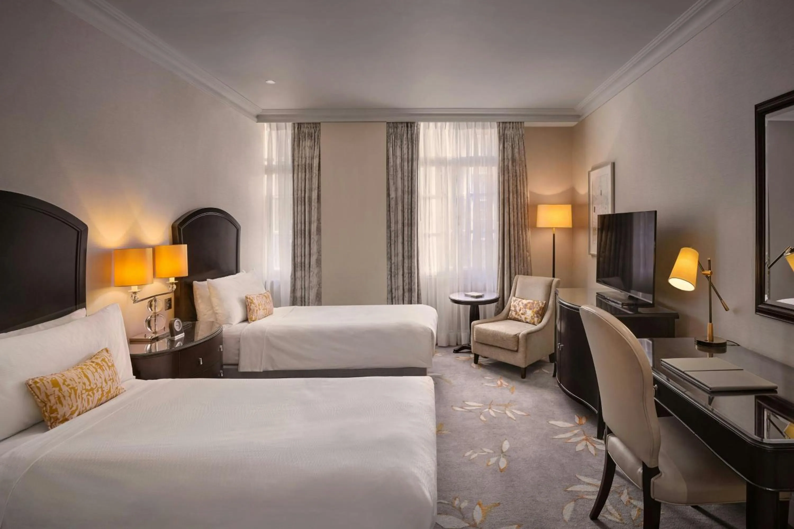 Photo of the whole room, Bed in JW Marriott Grosvenor House London