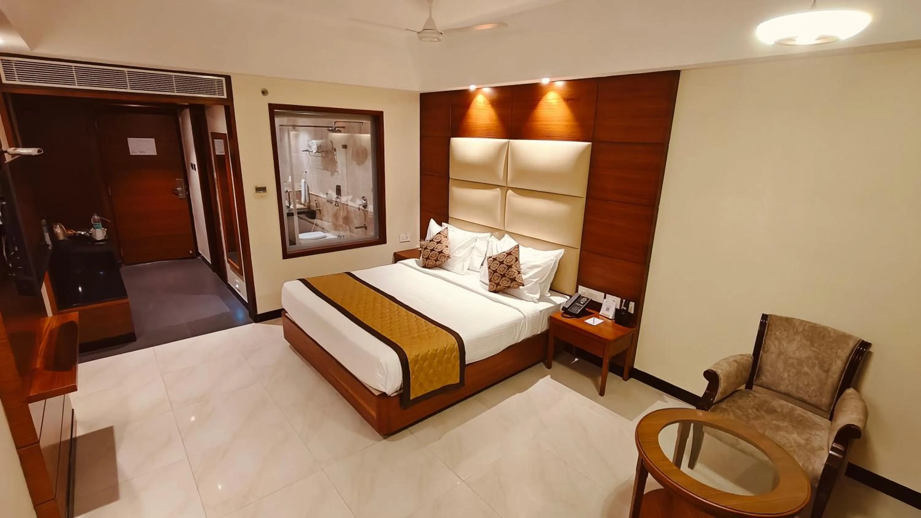Bed in MM Legacy - A Bergamont Hotel, Kanchipuram