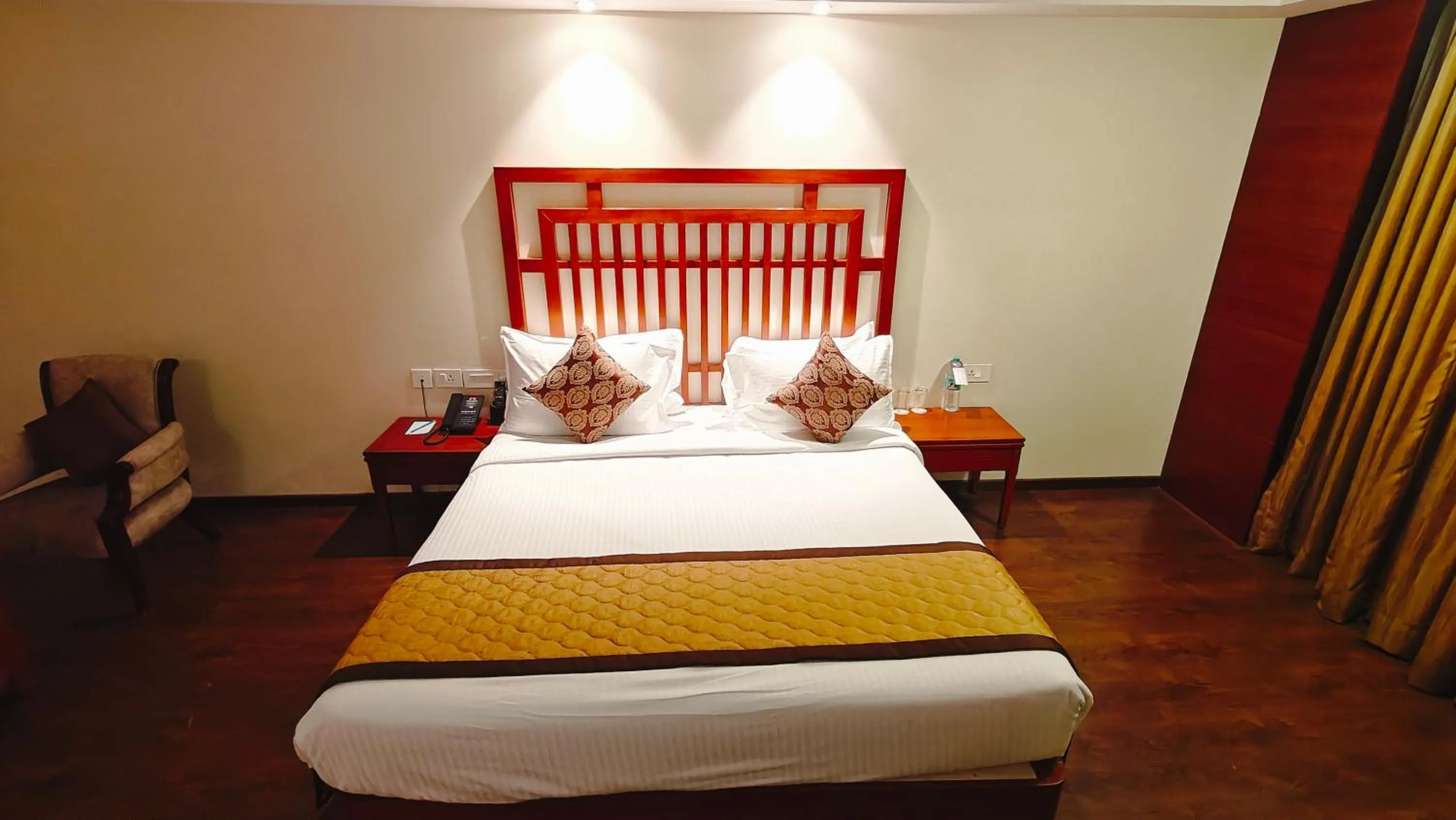Bed in MM Legacy - A Bergamont Hotel, Kanchipuram