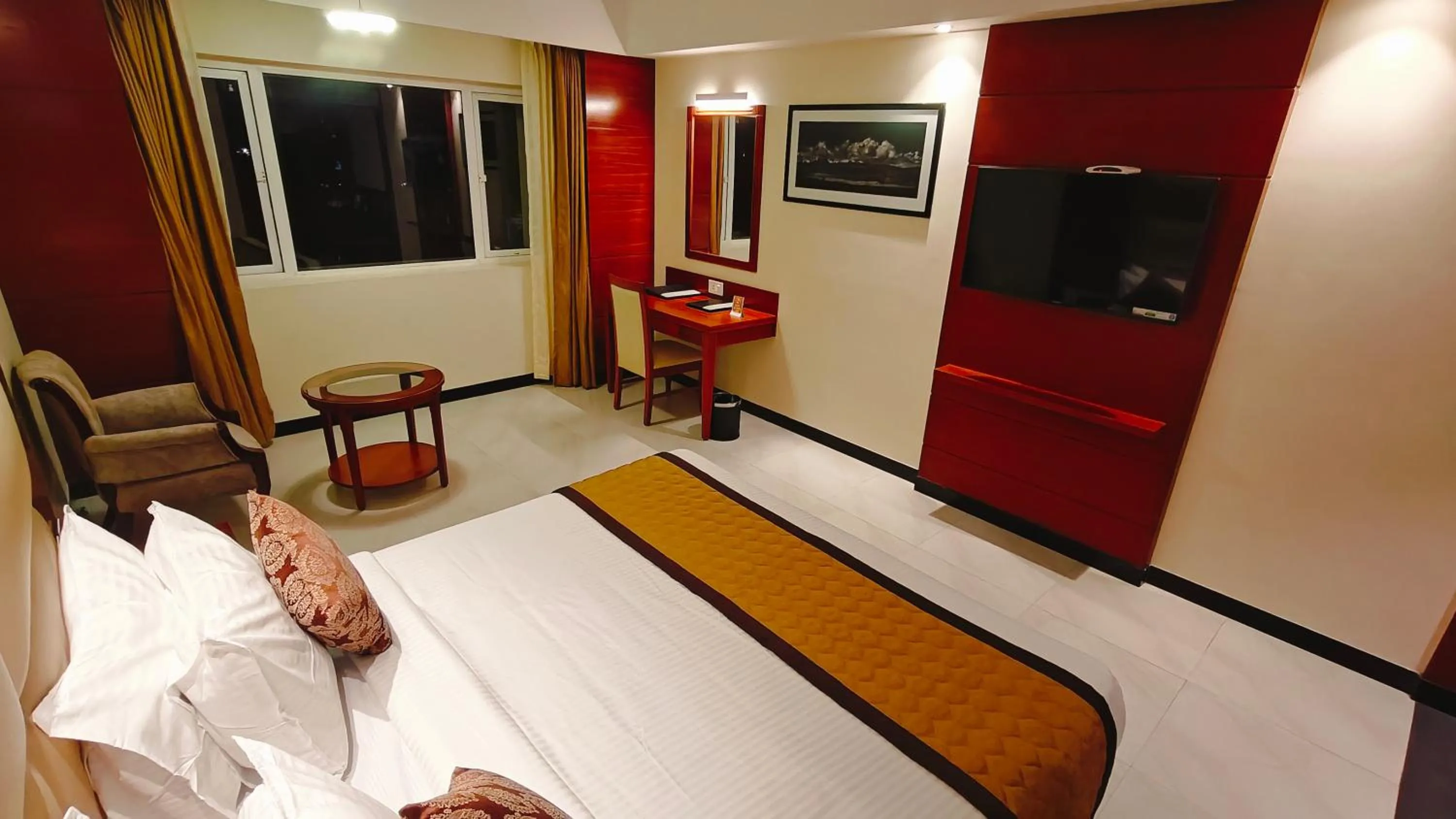 Bed in MM Legacy - A Bergamont Hotel, Kanchipuram
