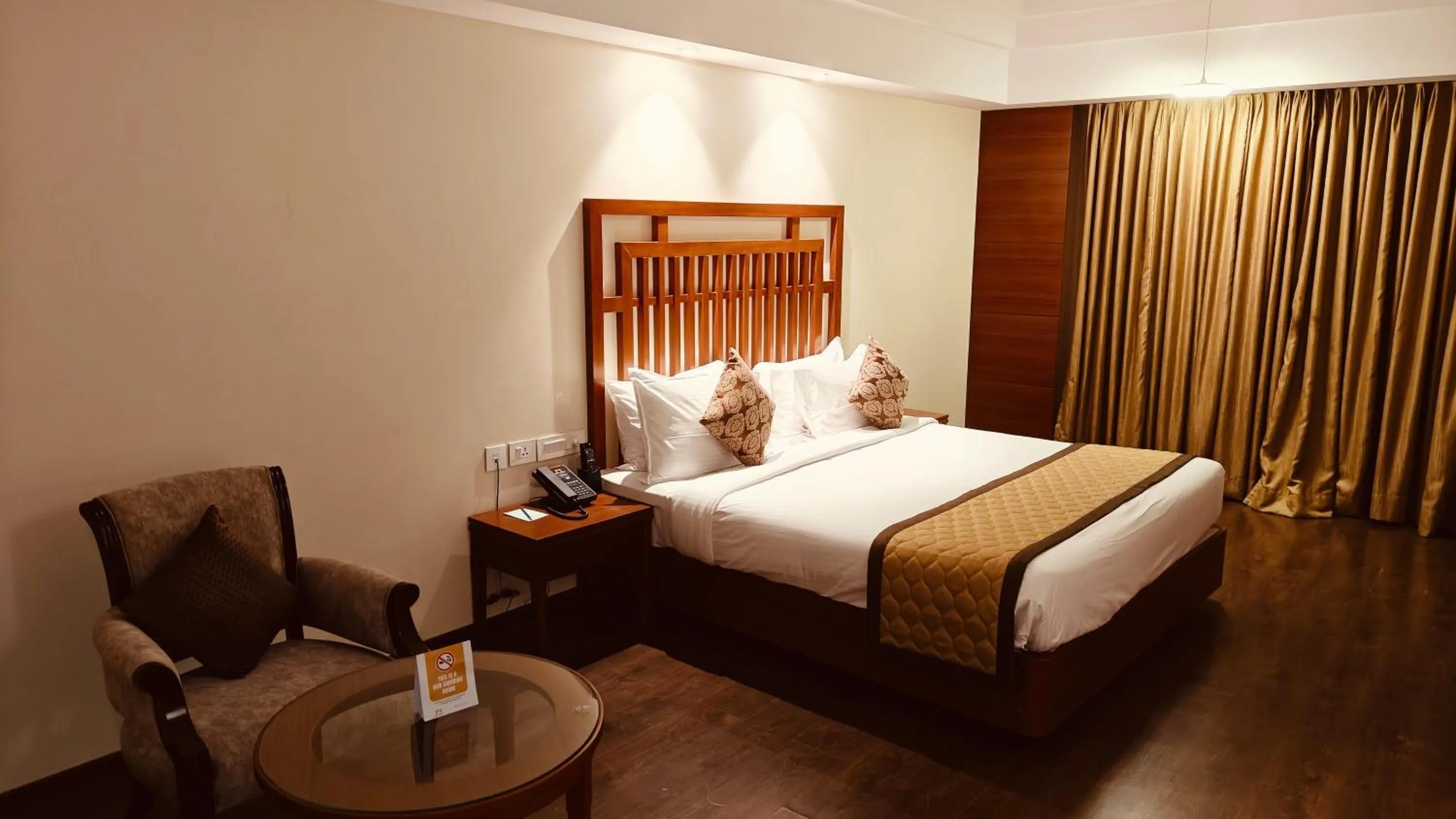 Bed in MM Legacy - A Bergamont Hotel, Kanchipuram