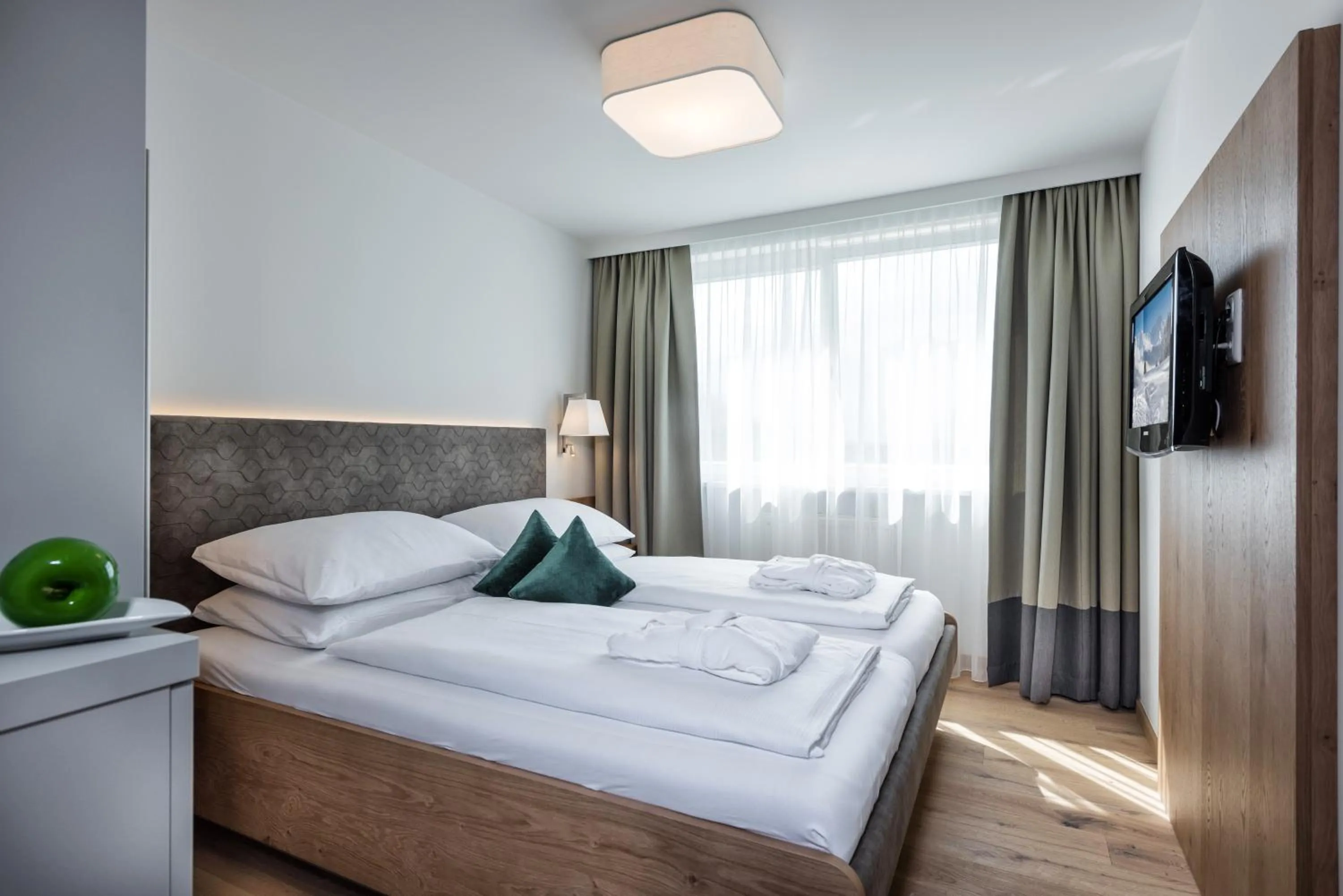 Photo of the whole room, Bed in Aktiv- & Gesundheitsresort das GXUND - Thermeneintritt inklusive