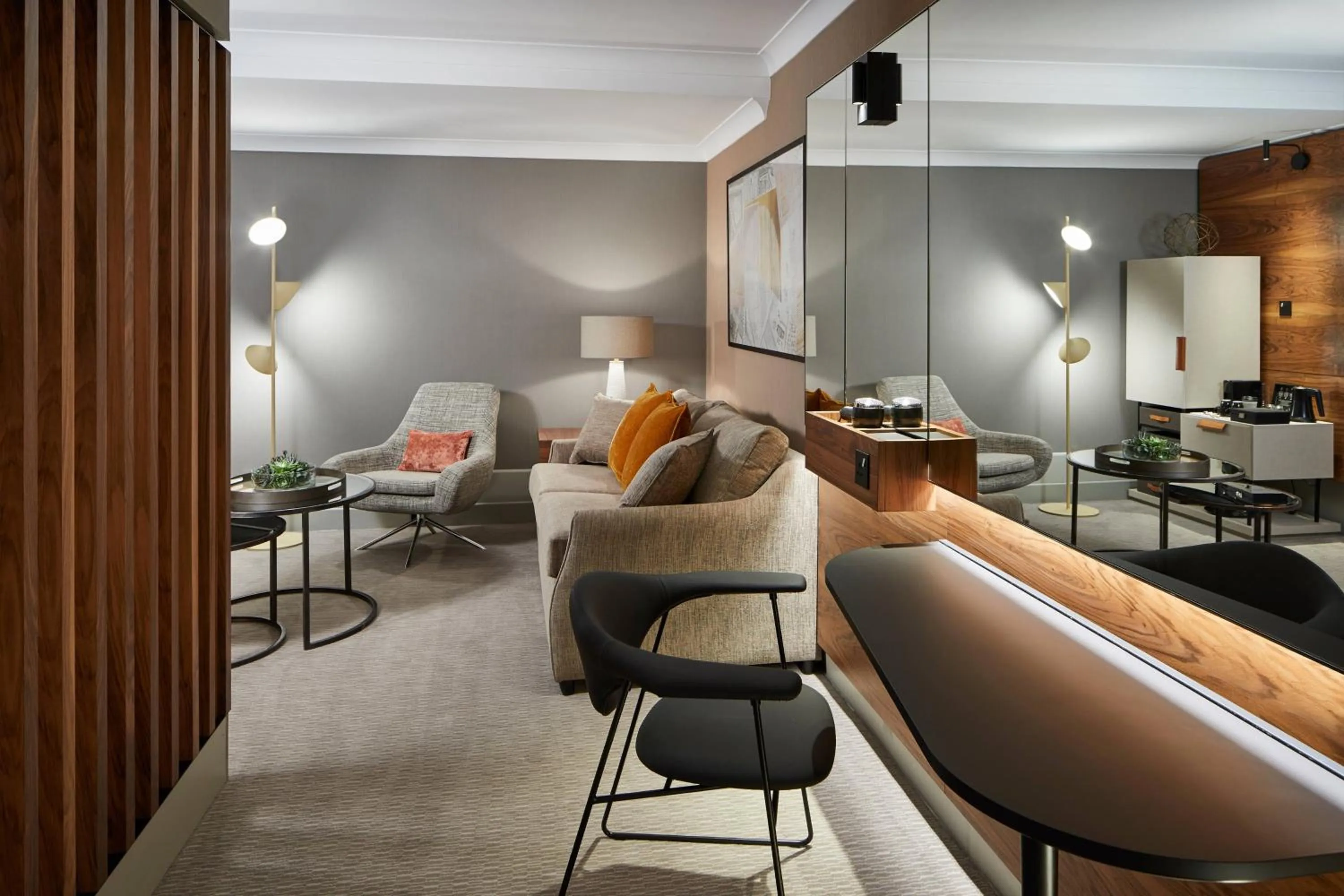 Photo of the whole room in London Marriott Hotel Kensington