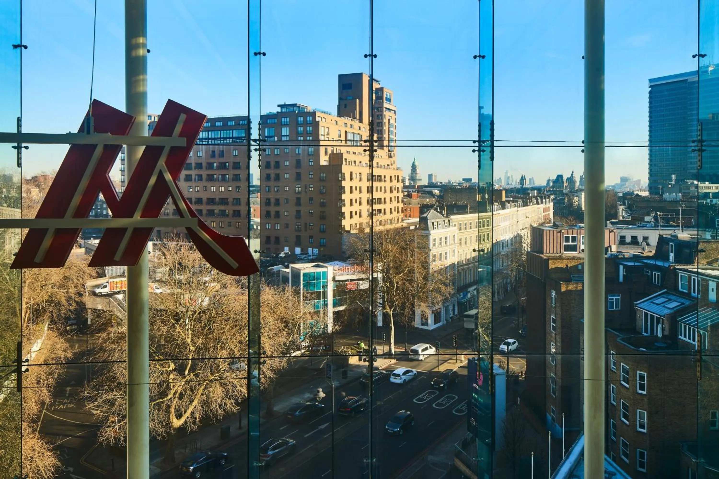 Photo of the whole room in London Marriott Hotel Kensington