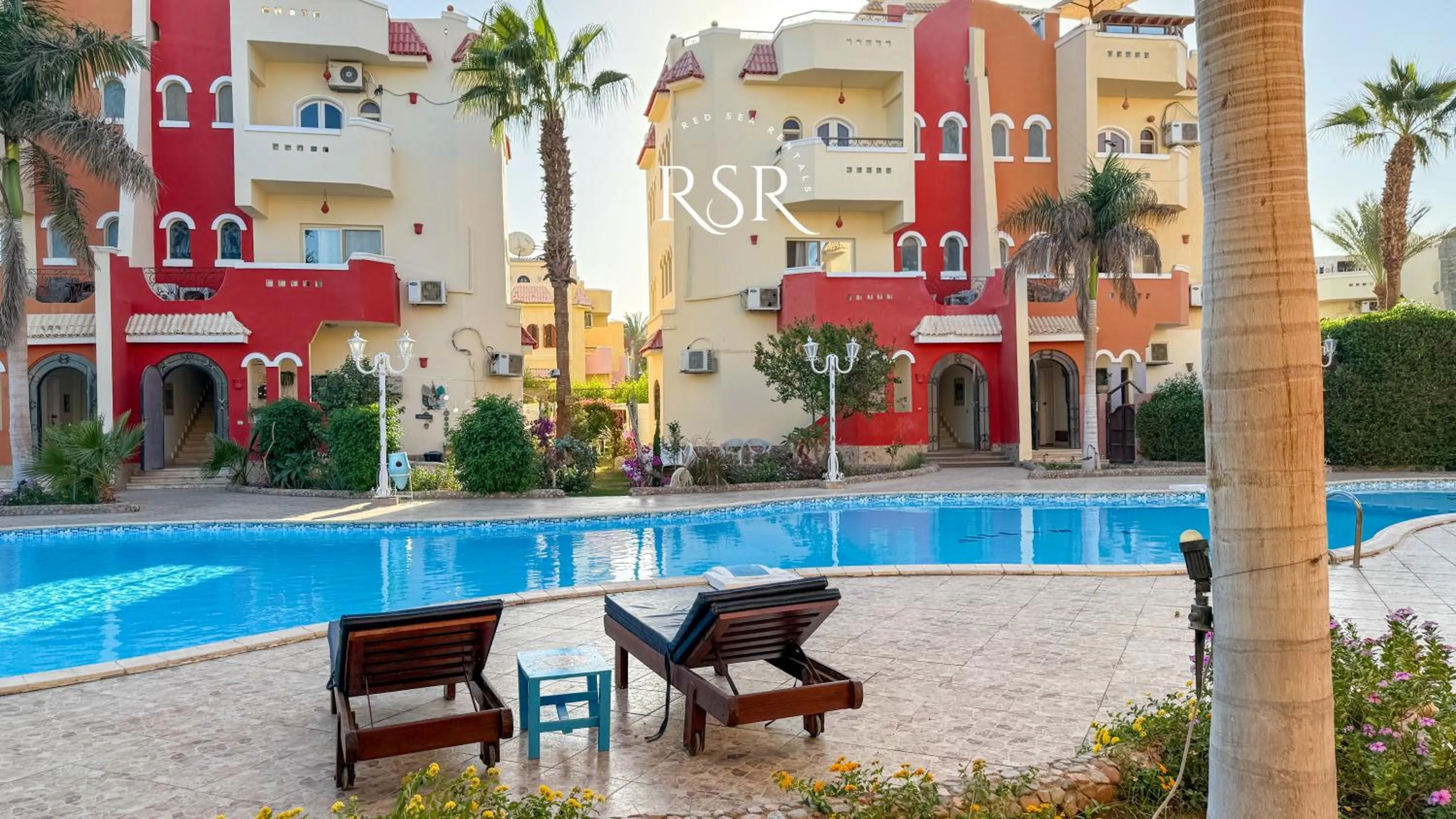 Swimming pool in Green Garden Resort