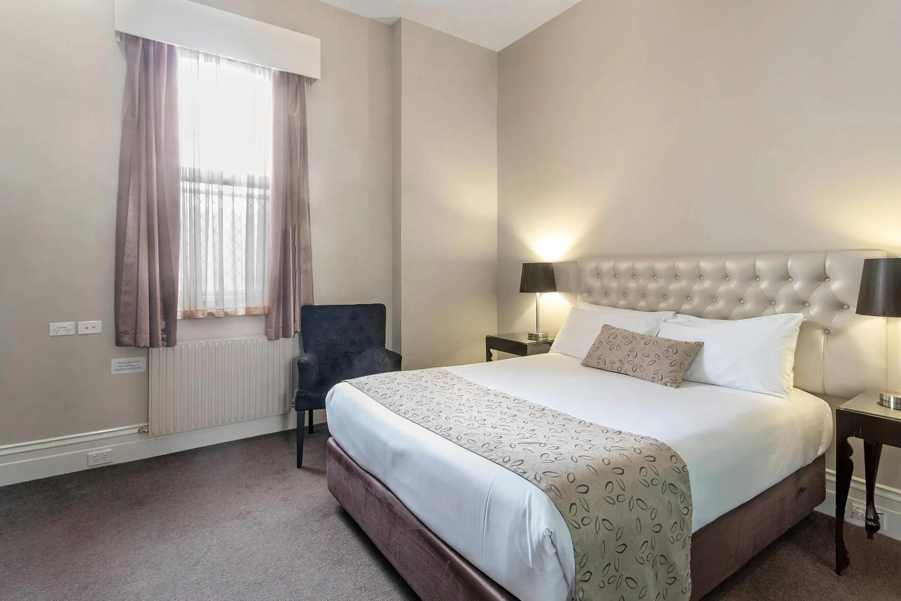 Bedroom, Bed in Quality Inn The George Hotel Ballarat