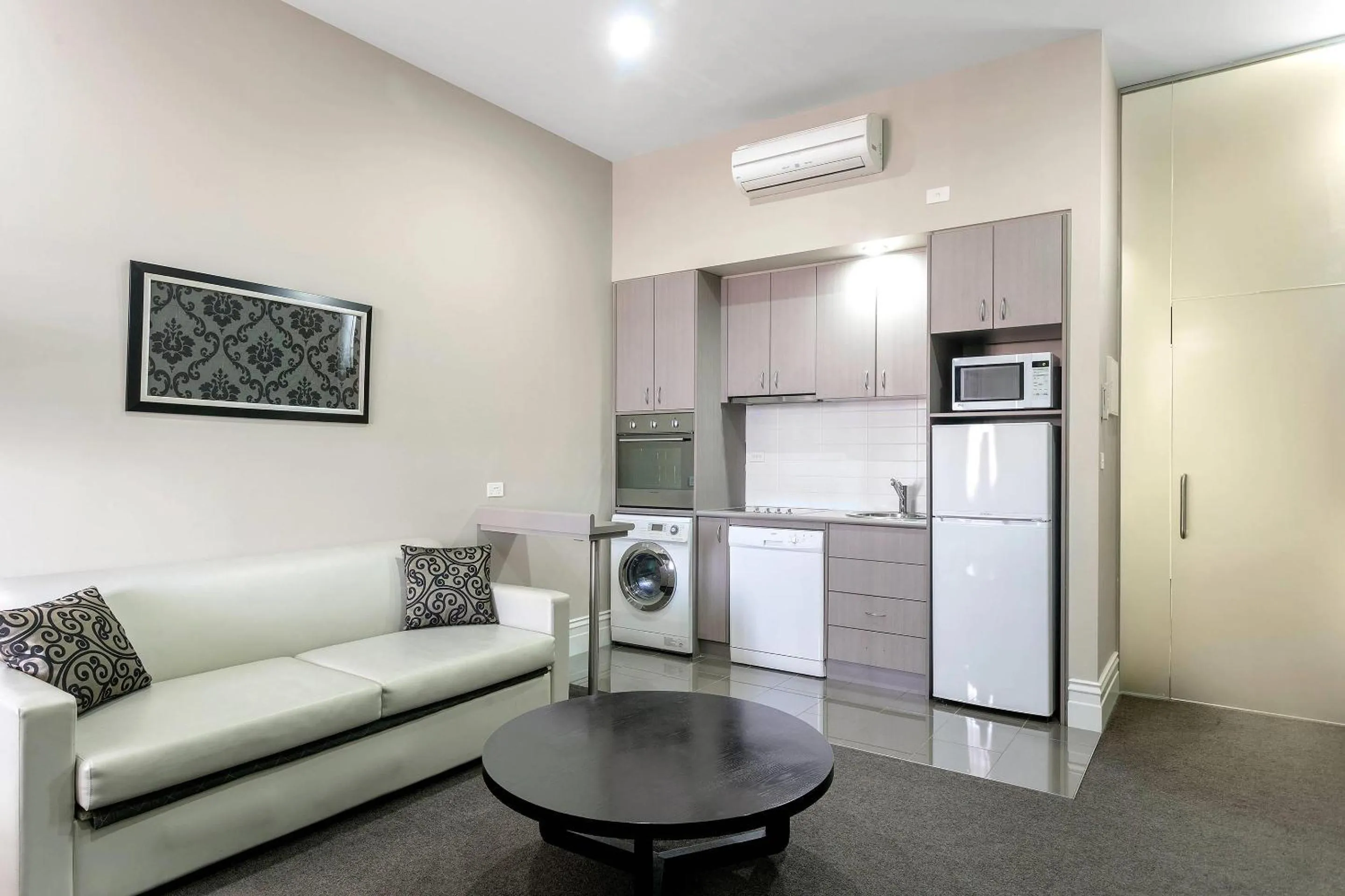 Bedroom in Quality Inn The George Hotel Ballarat