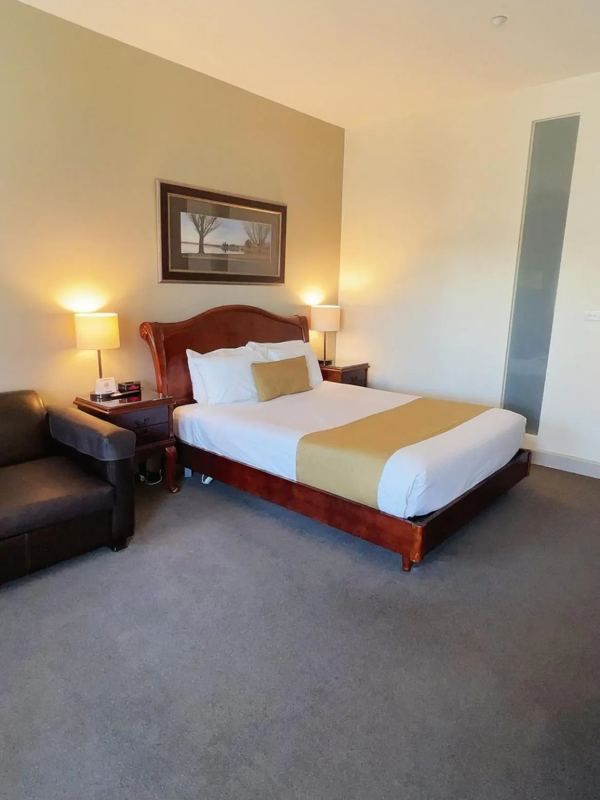 Bed in Quality Inn Heritage on Lydiard